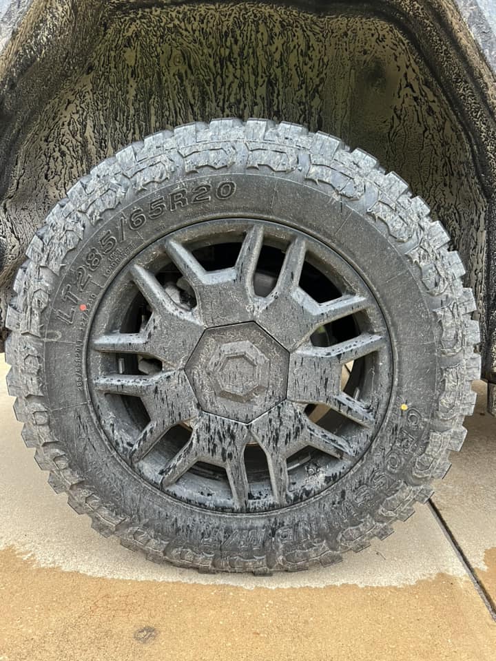 Tesla Cybertruck Cybertruck makes it through mud hole that only lifted Jeep on 37's could conquer. Then tows a Tacoma out 👏 458881035_10105559553517386_5314794545940124171_n