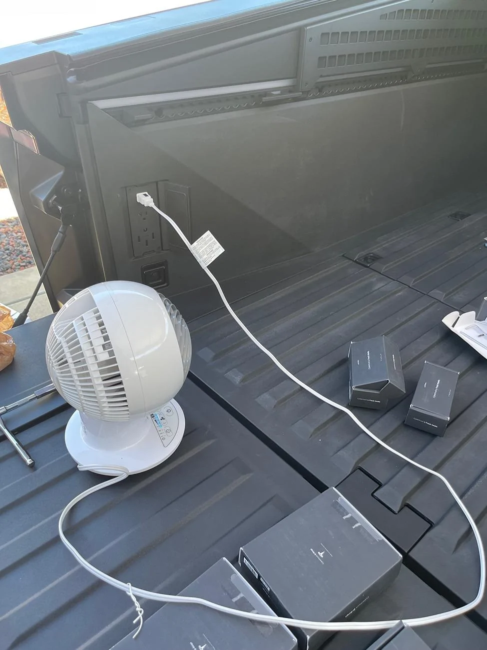 Tesla Cybertruck Finally installed some “Stuff.” IMG_6533