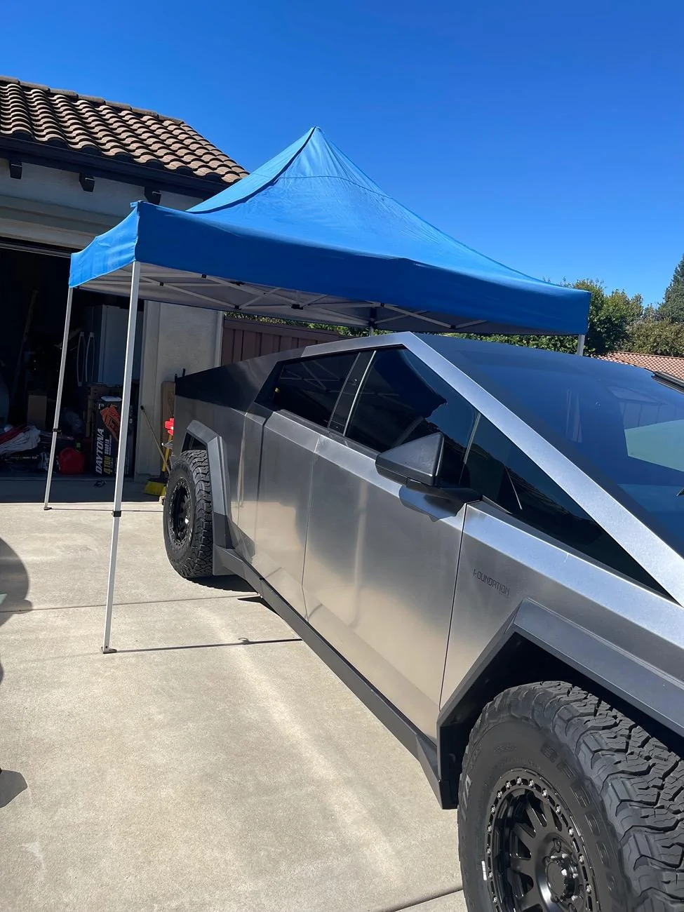 Tesla Cybertruck Finally installed some “Stuff.” IMG_6529