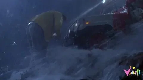 Tesla Cybertruck Cybertruck makes it through mud hole that only lifted Jeep on 37's could conquer. Then tows a Tacoma out 👏 1725843834011-nr