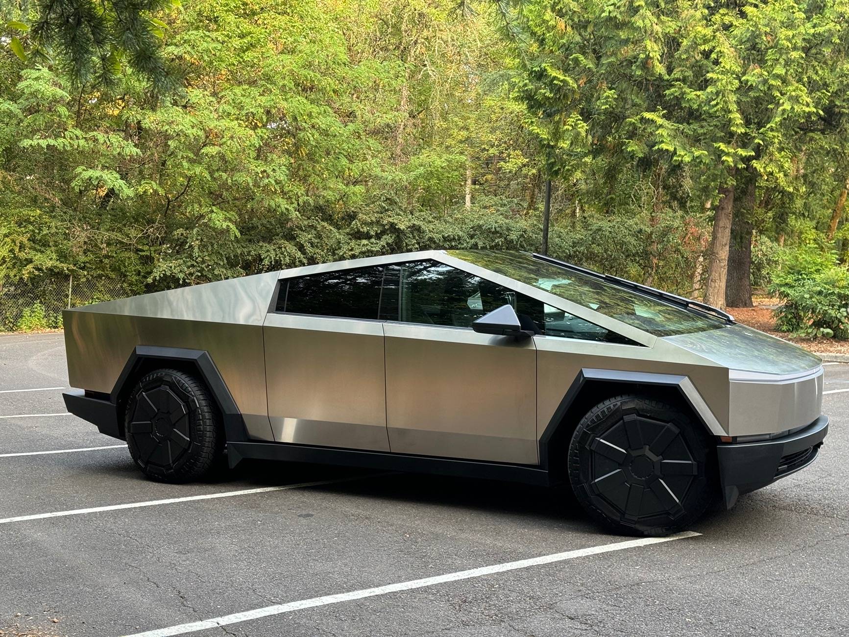 Tesla Cybertruck Cyberbeast waiting room ⏳ IMG_1237