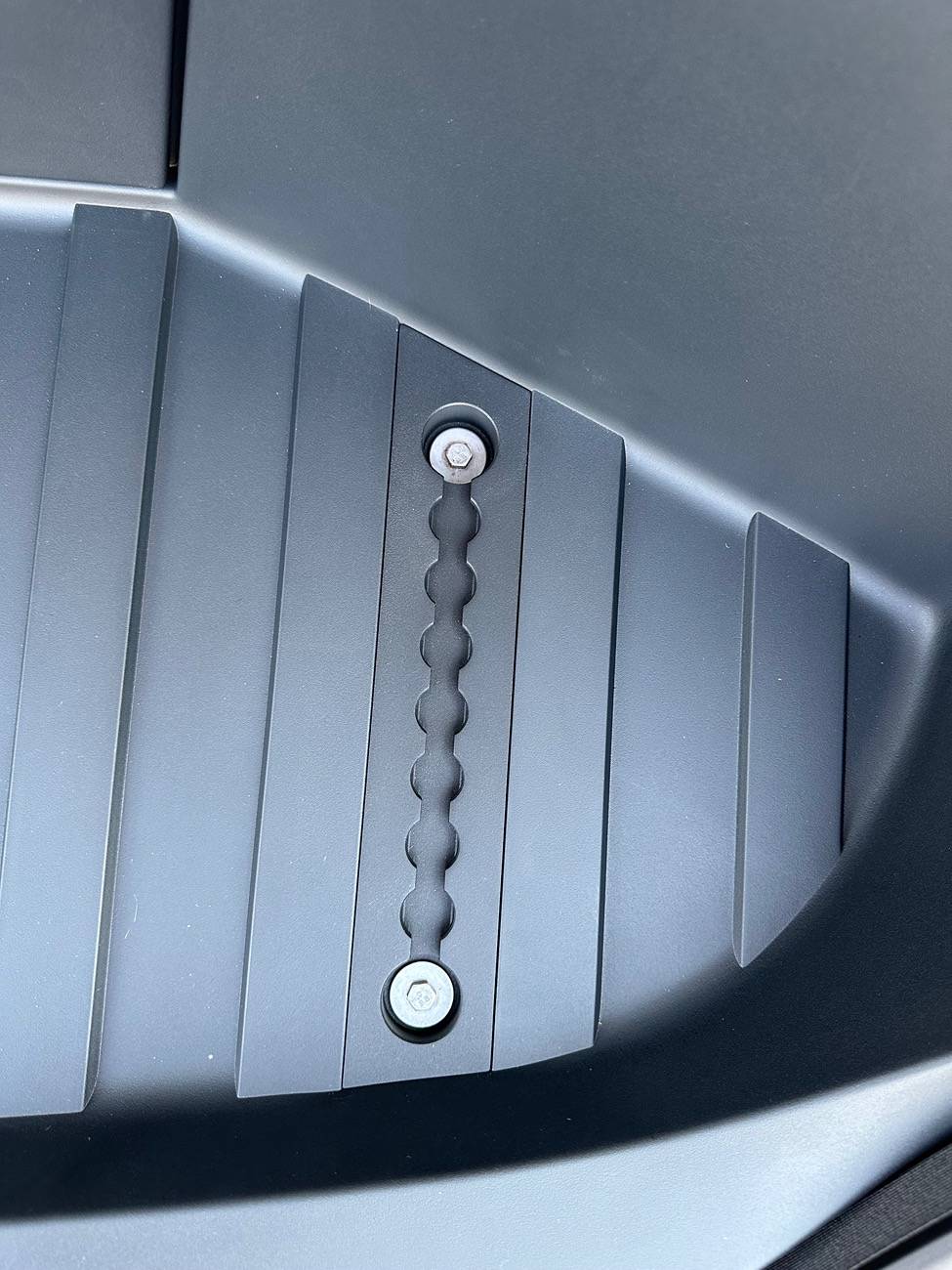 Tesla Cybertruck Front trunk L-track + Cargo net Bolt Mod IMG_0054