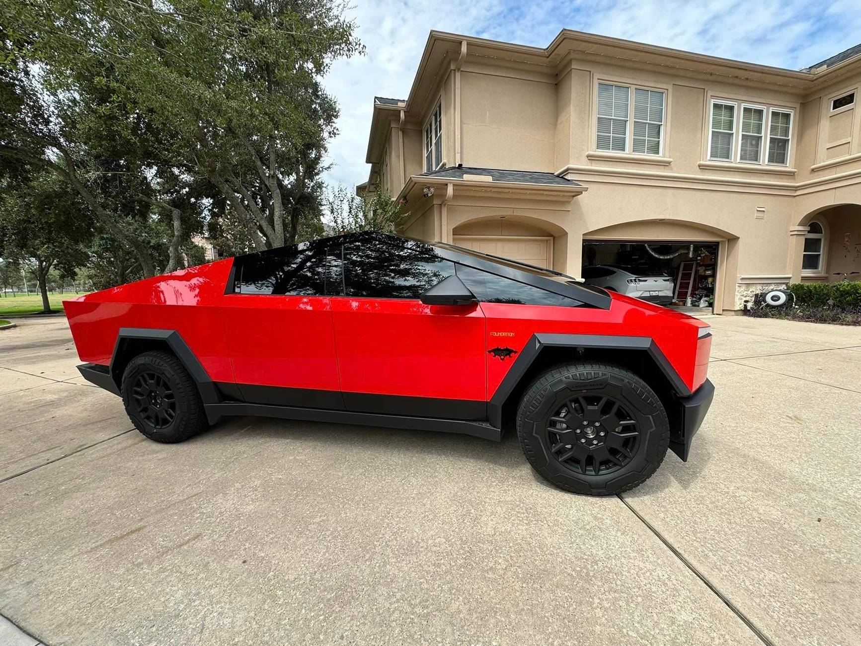 Tesla Cybertruck UPPF Passion Red + Gloss Black Roof & Pillar Delete + Tinted Cyberbeast UPPF Passion Red + Gloss Black Roof & Pillar Delete + Tinted Cyberbeast Cybertruck 5
