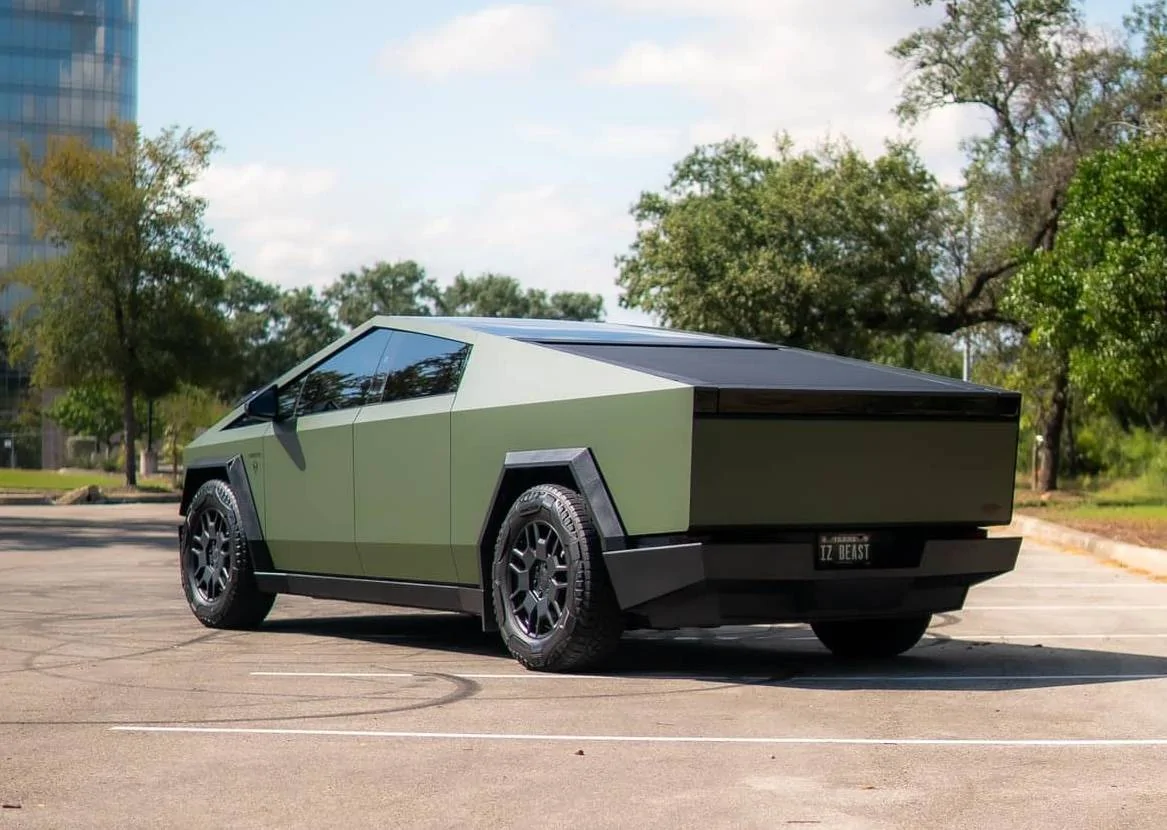 Tesla Cybertruck GREEN Vinyl Wrap & PPF Cybertruck -- Photos & Videos 459139664_7897492150359040_213644167789698552_n