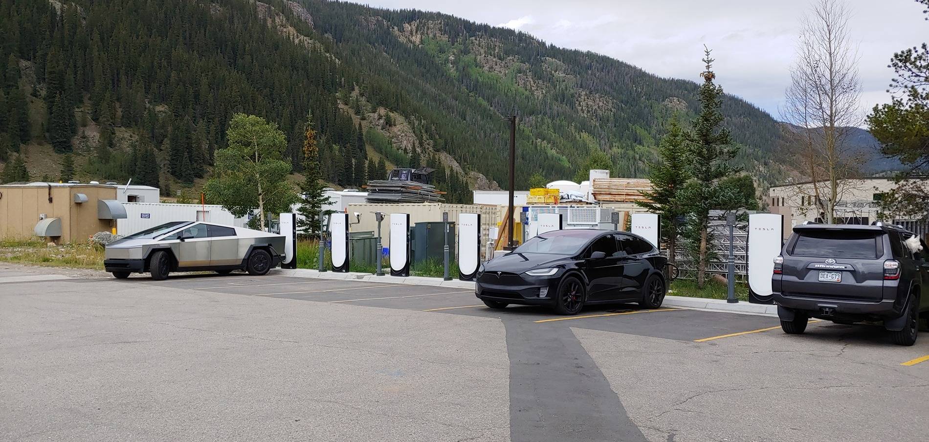 Tesla Cybertruck CT Supercharging speeds on V4 SC 20240904_121445