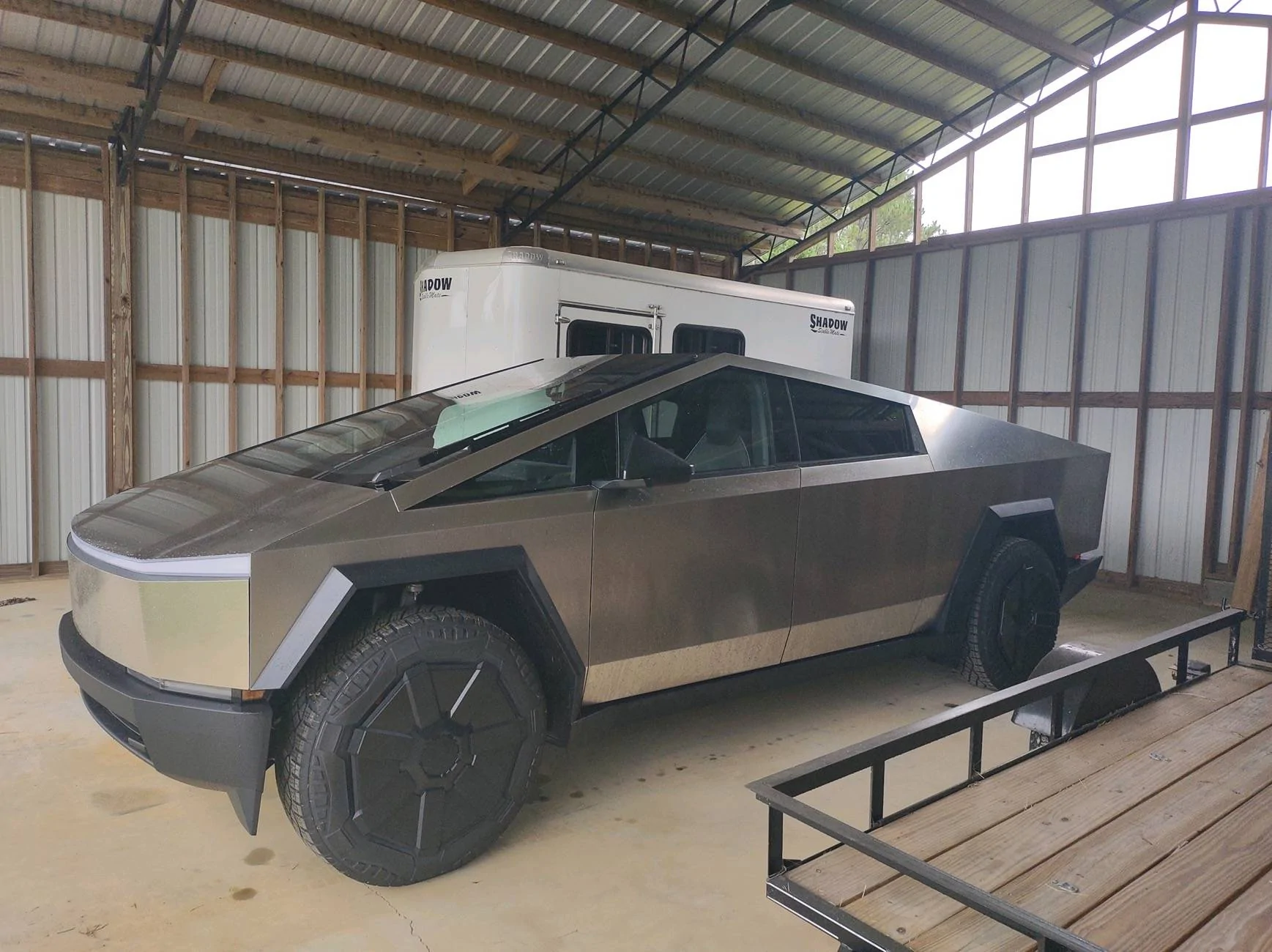 Tesla Cybertruck New deliveries with A/T All Terrain tires have wheel covers! 1726094401785