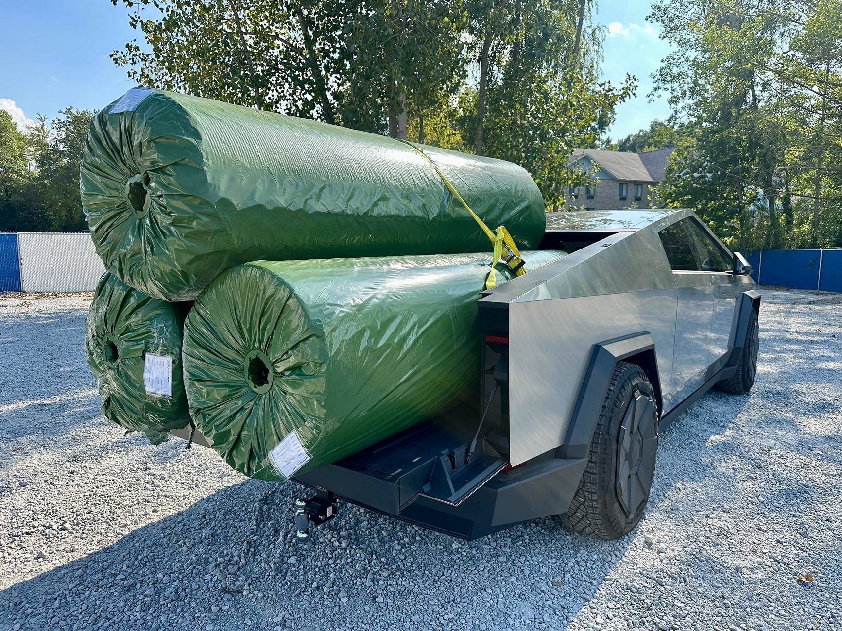 Tesla Cybertruck What Are You Hauling in your Cybertruck? 🦾 👷‍♂️ IMG_9698