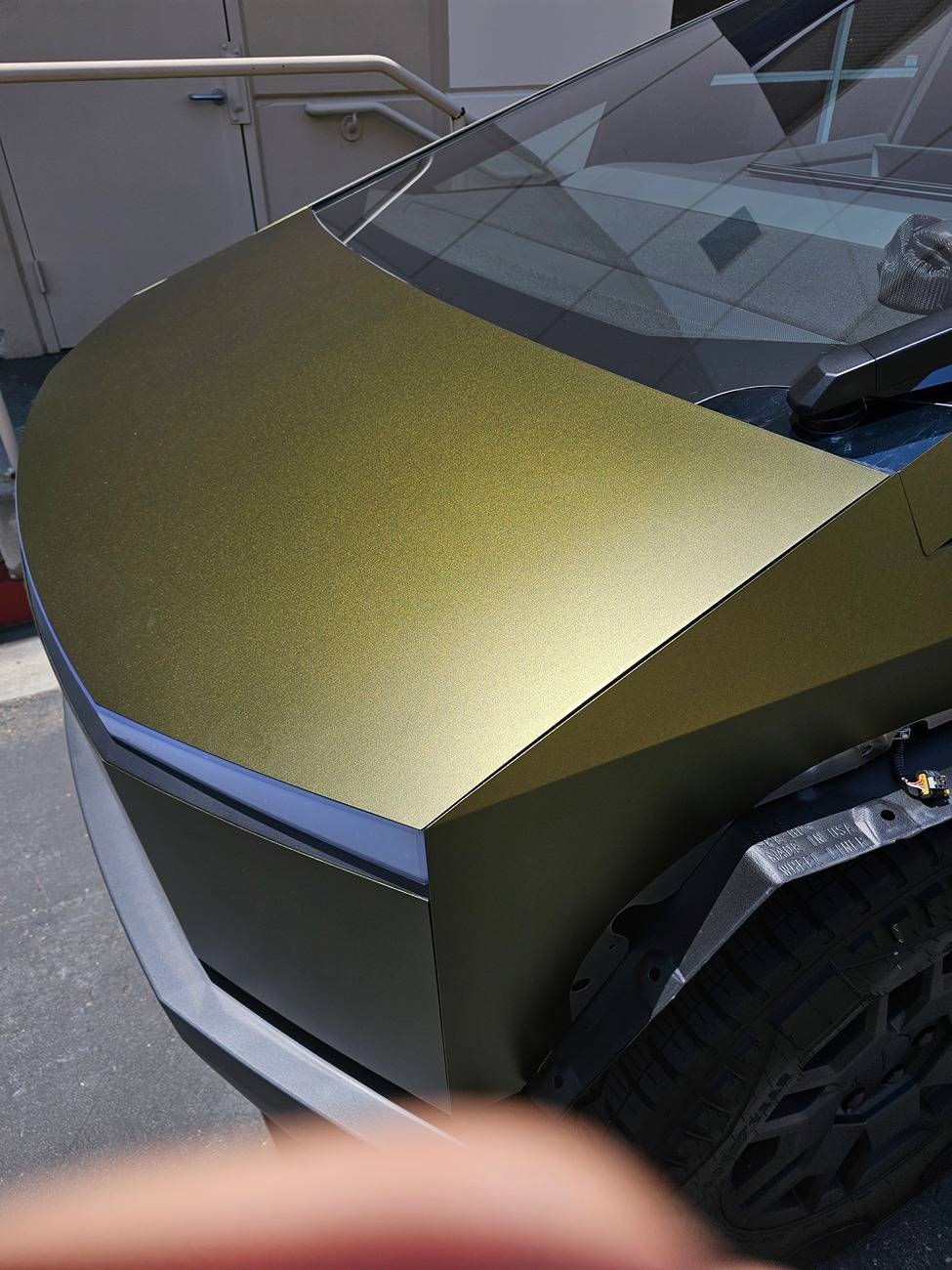 Tesla Cybertruck ? For anyone who wrapped gloss black … wavy panels? 20240807_125540
