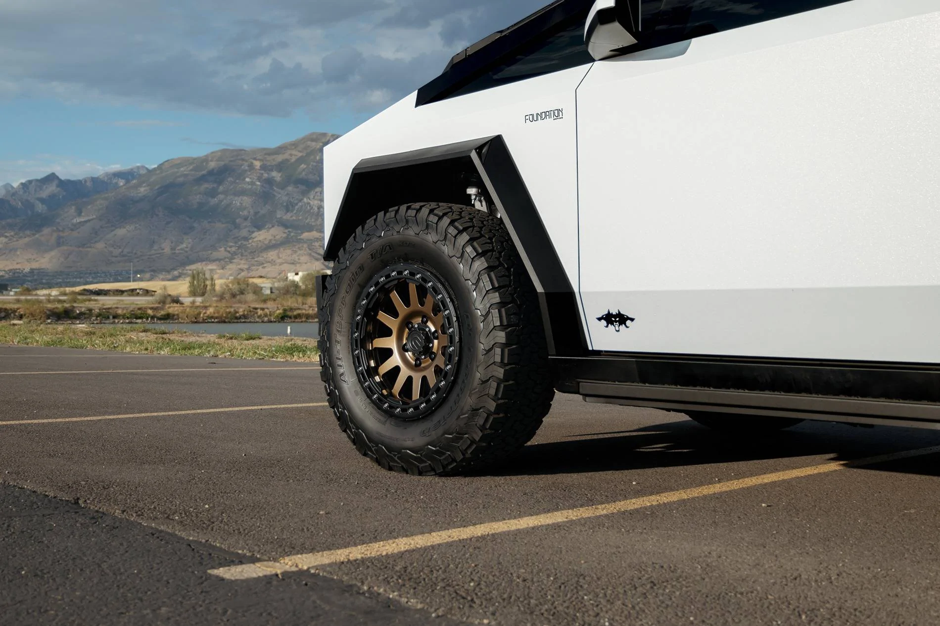 Tesla Cybertruck Customer Highlight: Custom 18" UP-03 Beadlock IMG-4
