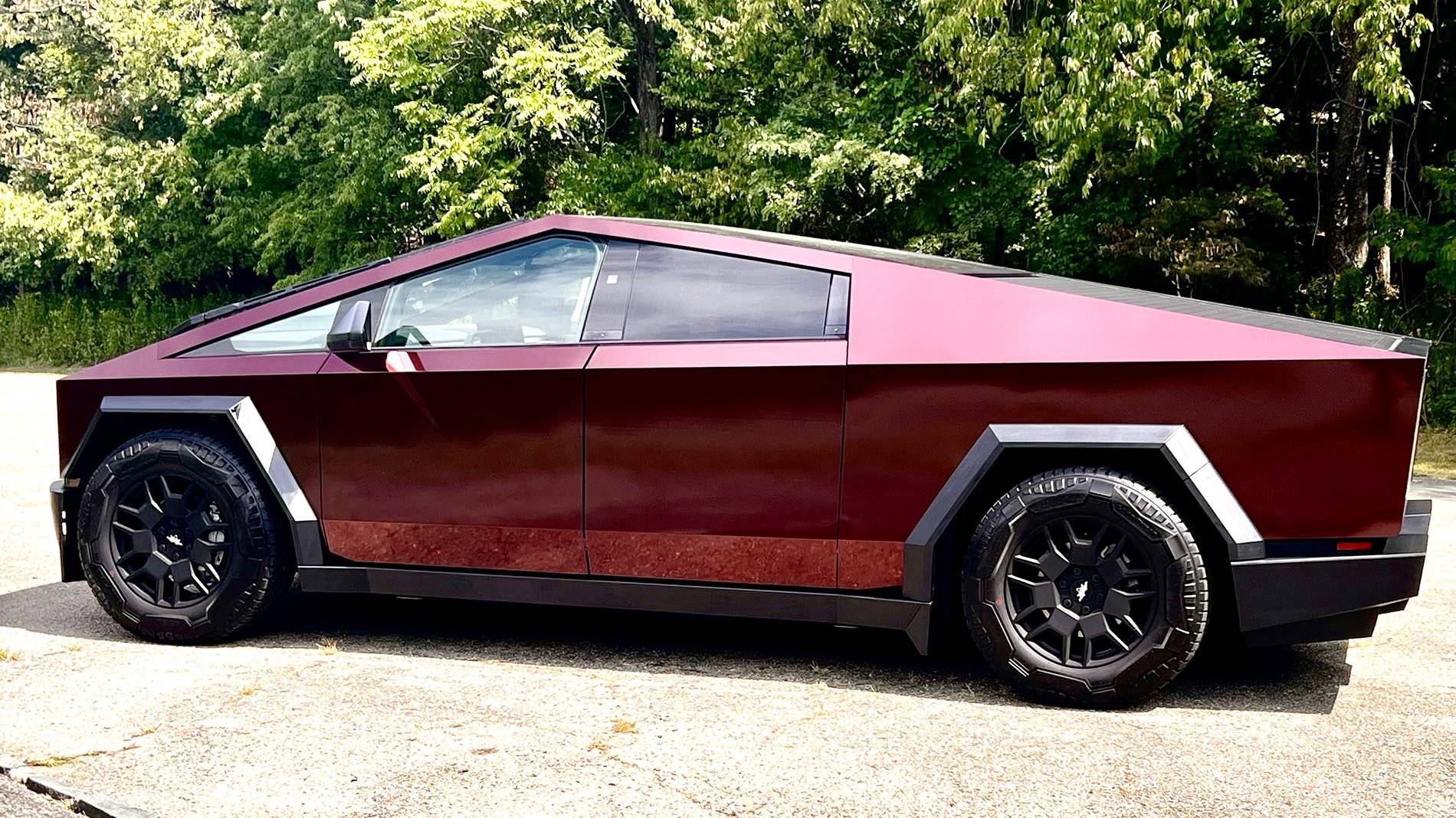 Tesla Cybertruck No more SS worries, wrapped in Avery Gloss Passion Red IMG_3629