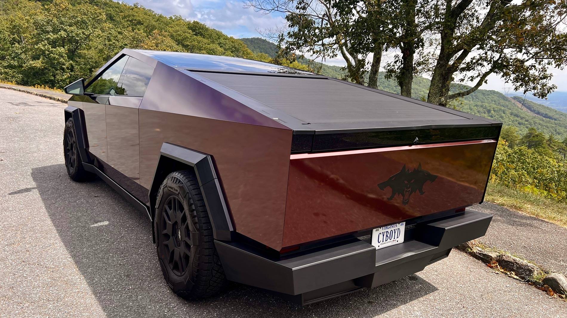 Tesla Cybertruck No more SS worries, wrapped in Avery Gloss Passion Red IMG_3647