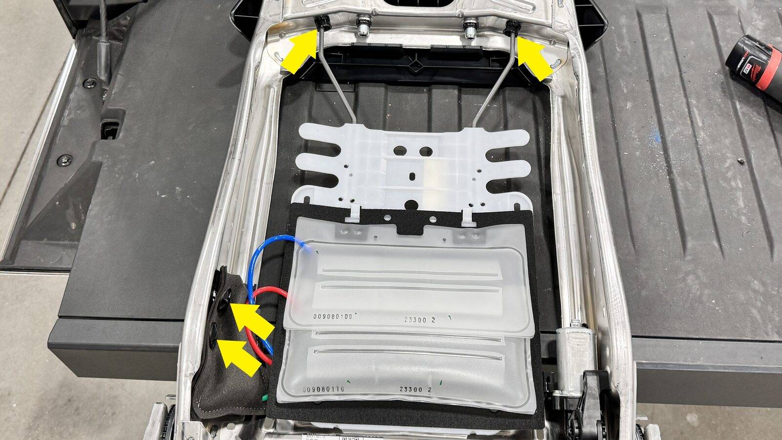 Tesla Cybertruck I was today years old when... realized 2 lumbar supports in the driver's seat GUID-5EBC6E81-9D60-48E8-A8FF-5B9B03562D12-online-en-US
