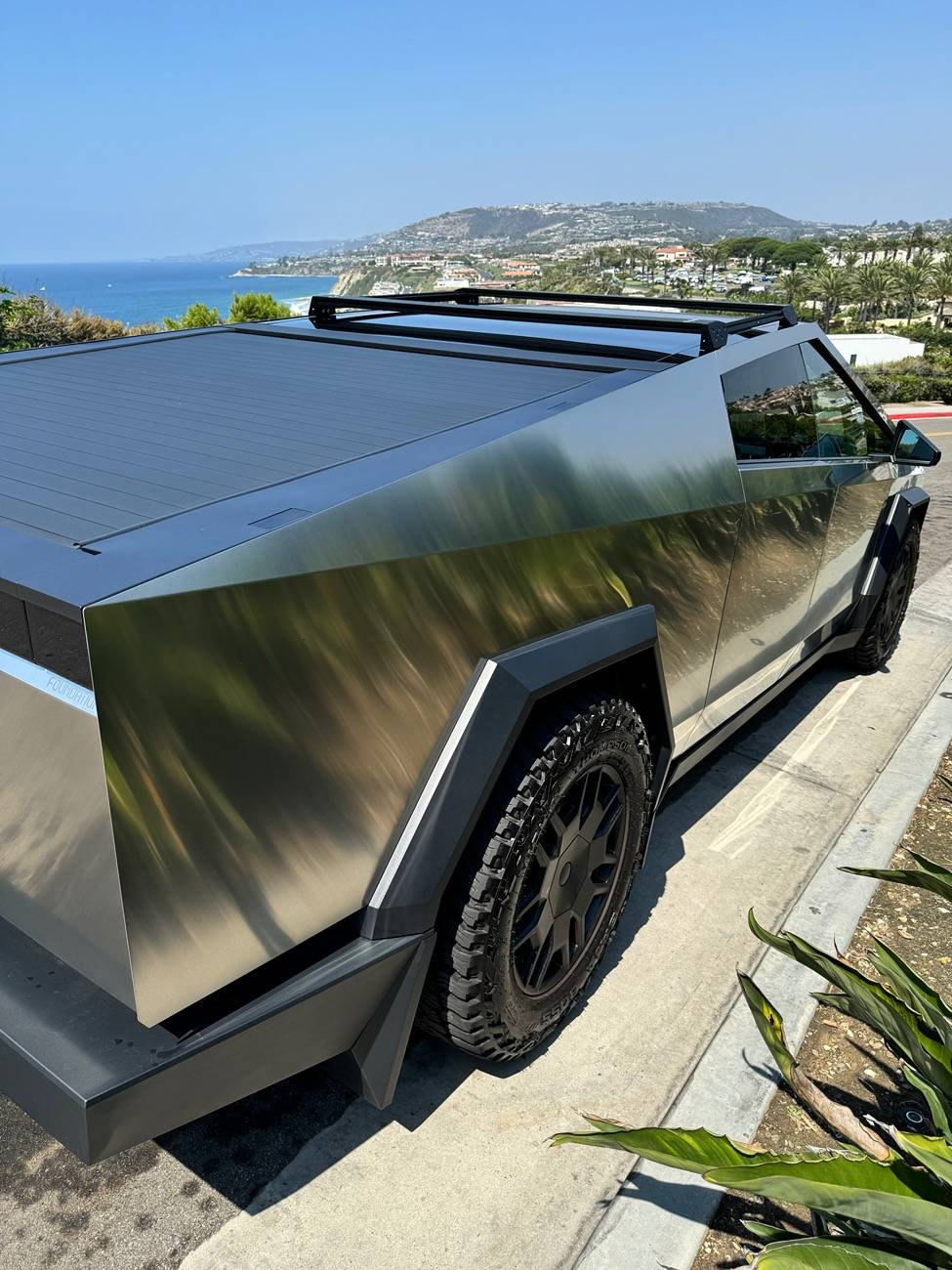 Tesla Cybertruck Mars Adventure Gear Crossbars IMG_1093