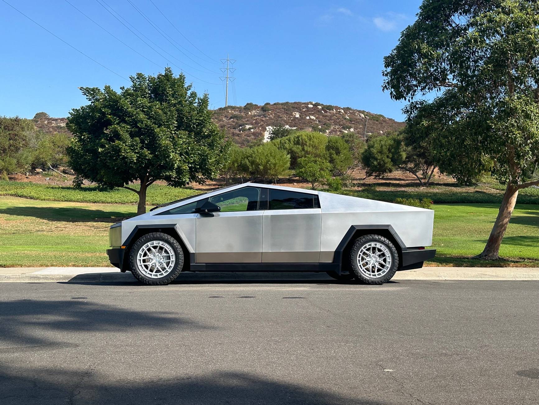 Tesla Cybertruck Vossen 22x9.5 wheels + Nitto Ridge Grappler Tires 285/55r22 - installed pics IMG_0251
