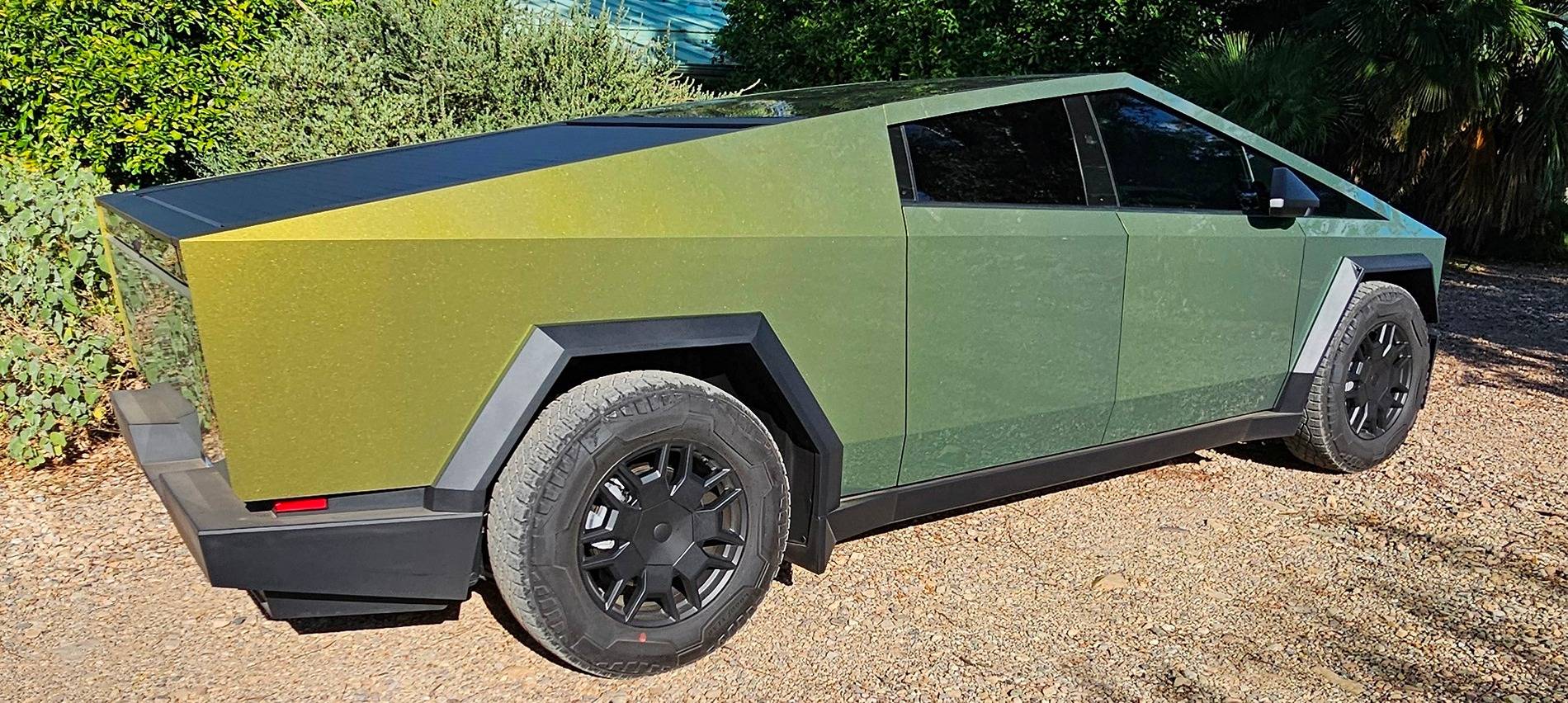 Tesla Cybertruck GREEN Vinyl Wrap & PPF Cybertruck -- Photos & Videos 459609193_8394094593946469_7597953038716678060_n