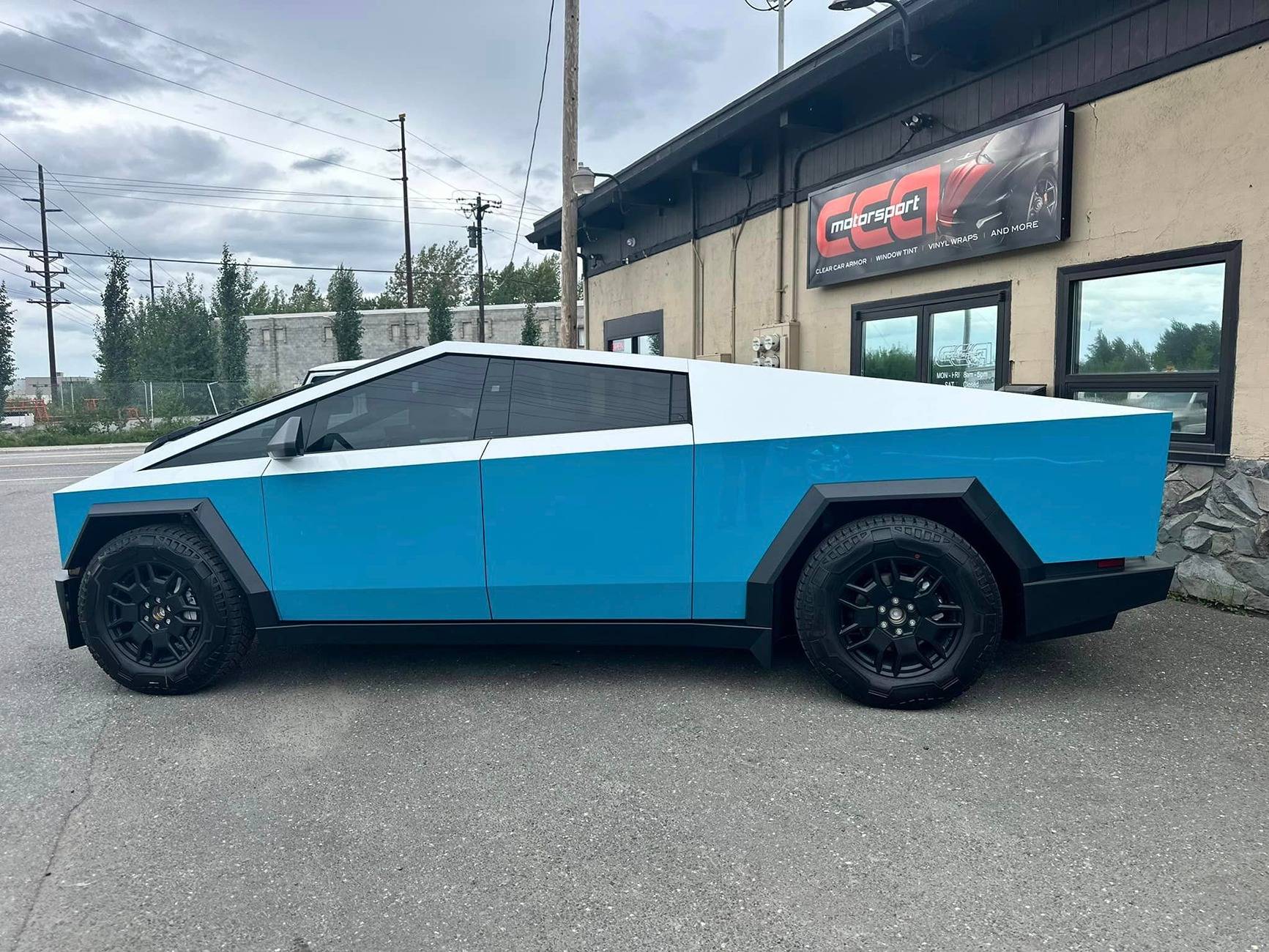 Tesla Cybertruck TWO-TONE / DUAL-TONE / MULTIPLE COLORS Vinyl Wrap & PPF Cybertruck -- Photos & Videos two dual tone ppf wrap - white top blue bottom 4