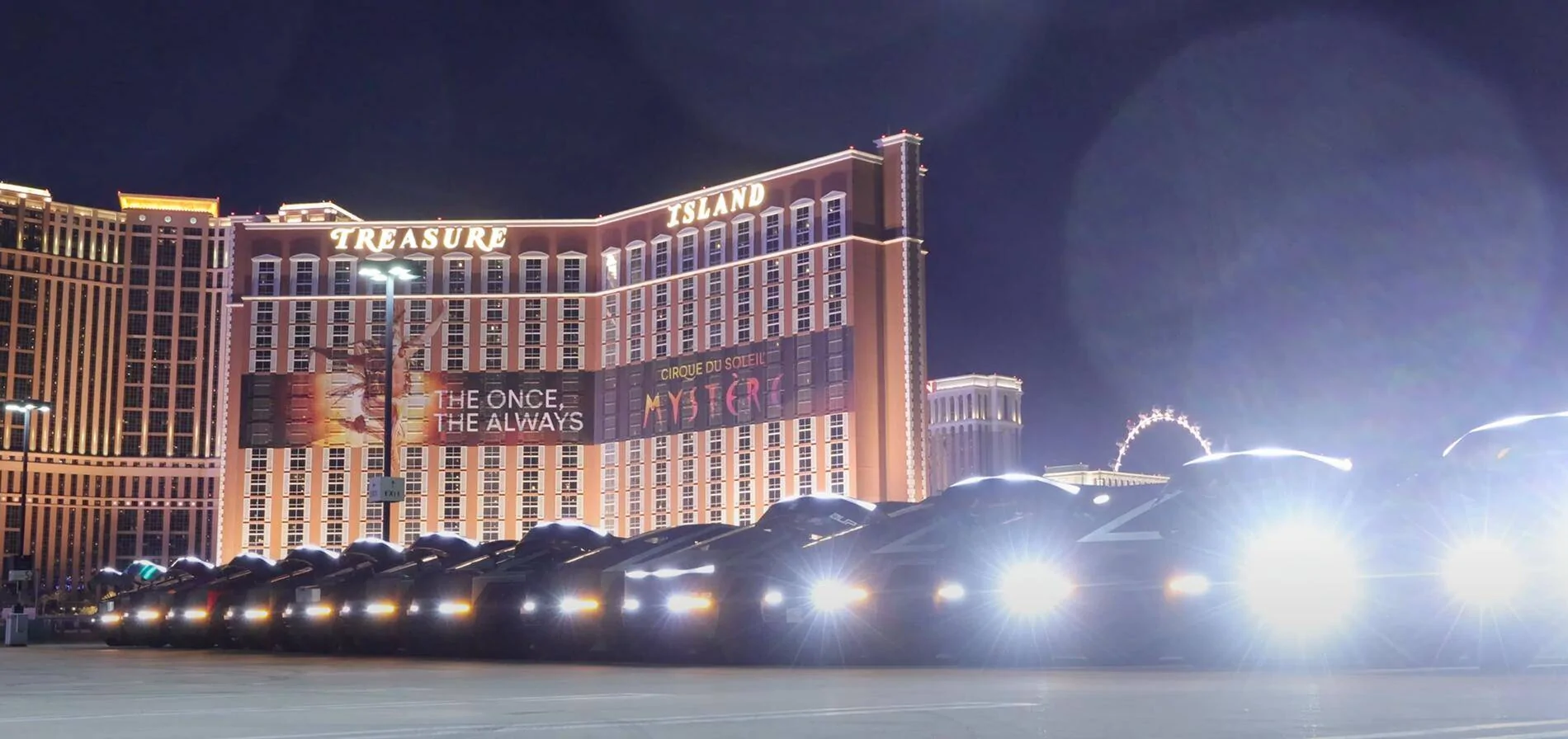 Tesla Cybertruck EPIC Cybertruck Light Show in Las Vegas this weekend with @TesLatino & @BeardedTesla  📐✨😎 lightsho