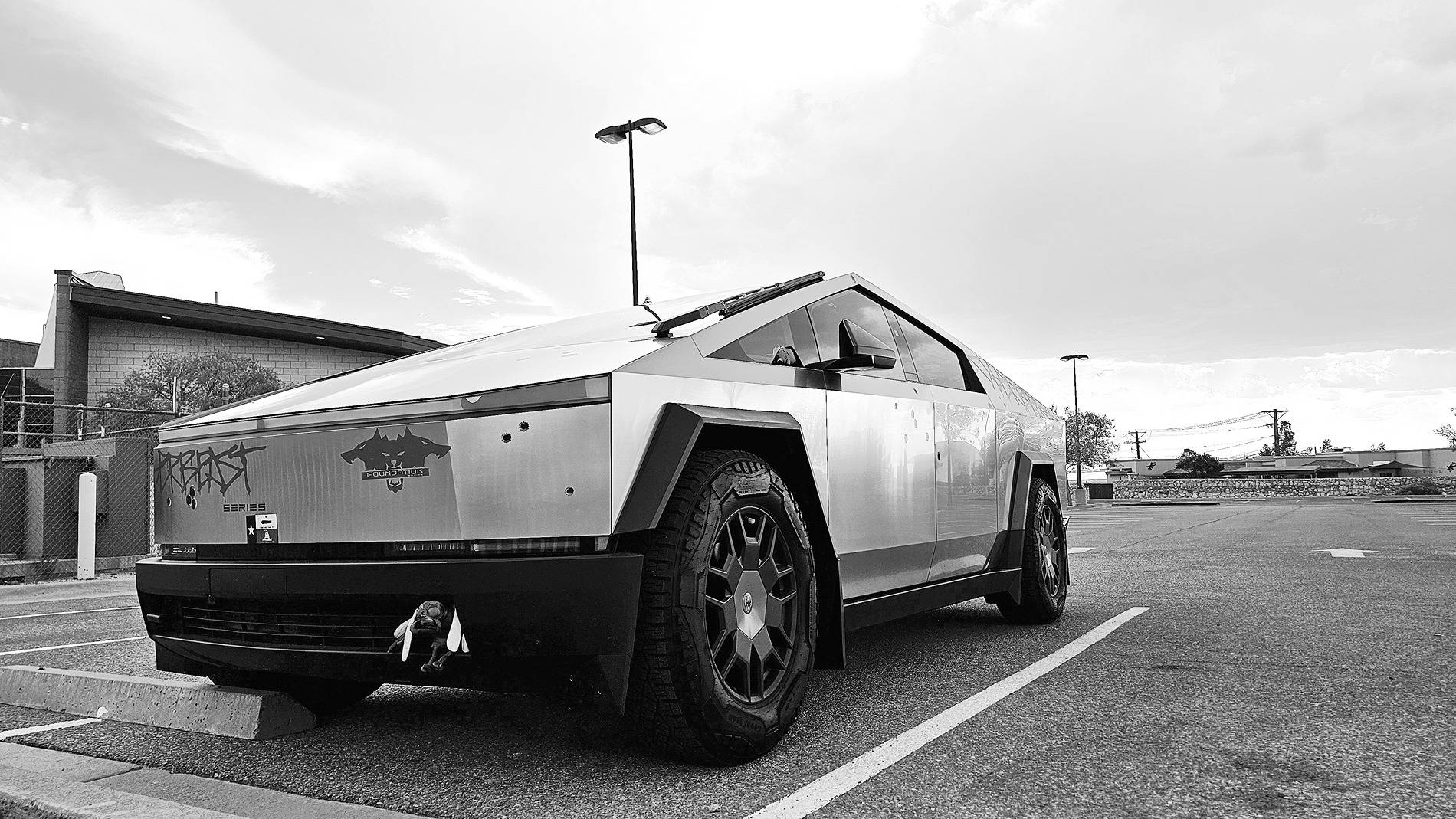 Tesla Cybertruck "We just started delivering the first 1,000 [offroad] light bars and wheel covers": Tesla Rep 20240825_175530