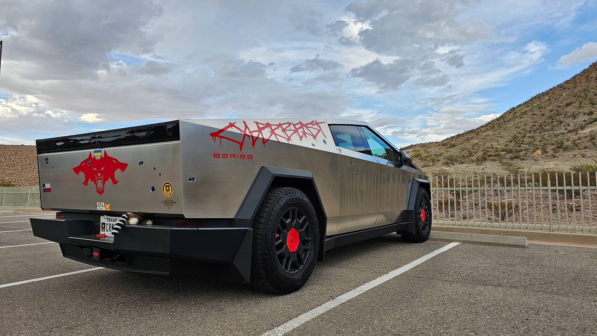 Tesla Cybertruck "We just started delivering the first 1,000 [offroad] light bars and wheel covers": Tesla Rep 20240825_175615