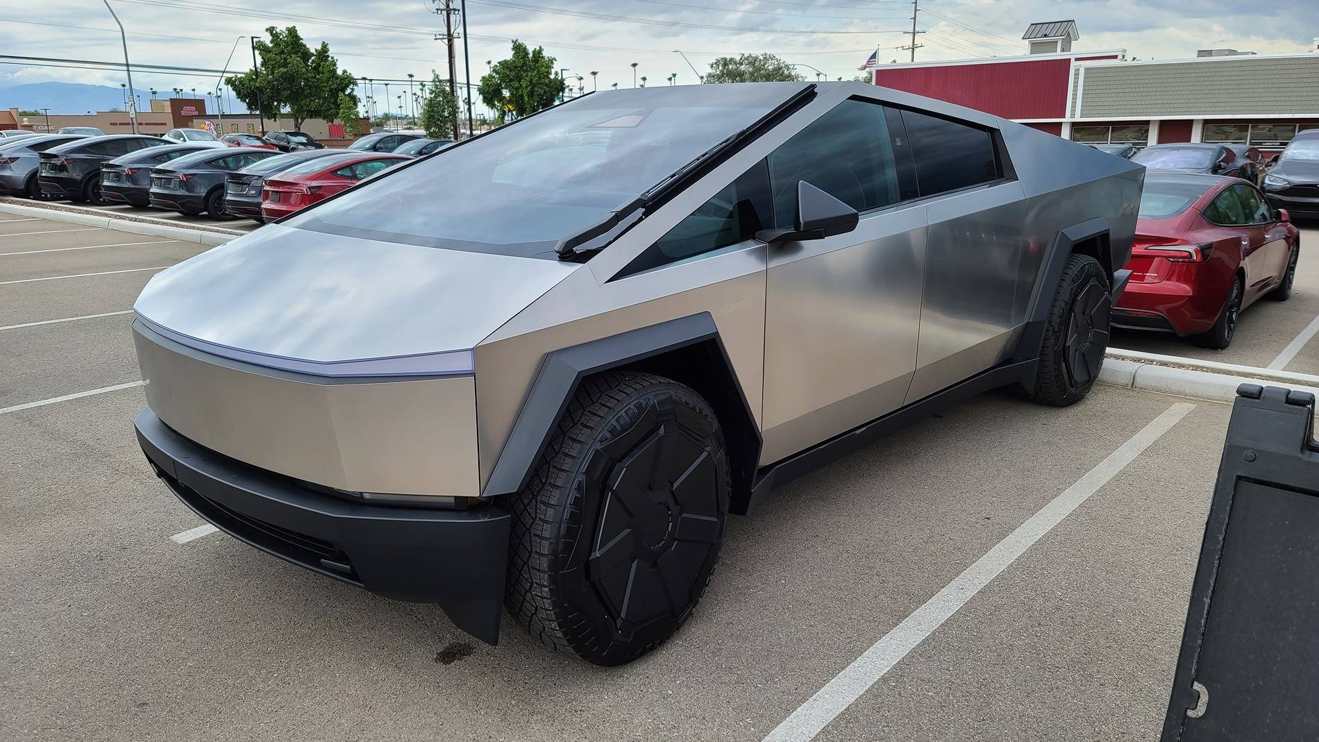 Tesla Cybertruck New deliveries with A/T All Terrain tires have wheel covers! P_20240821_120210000