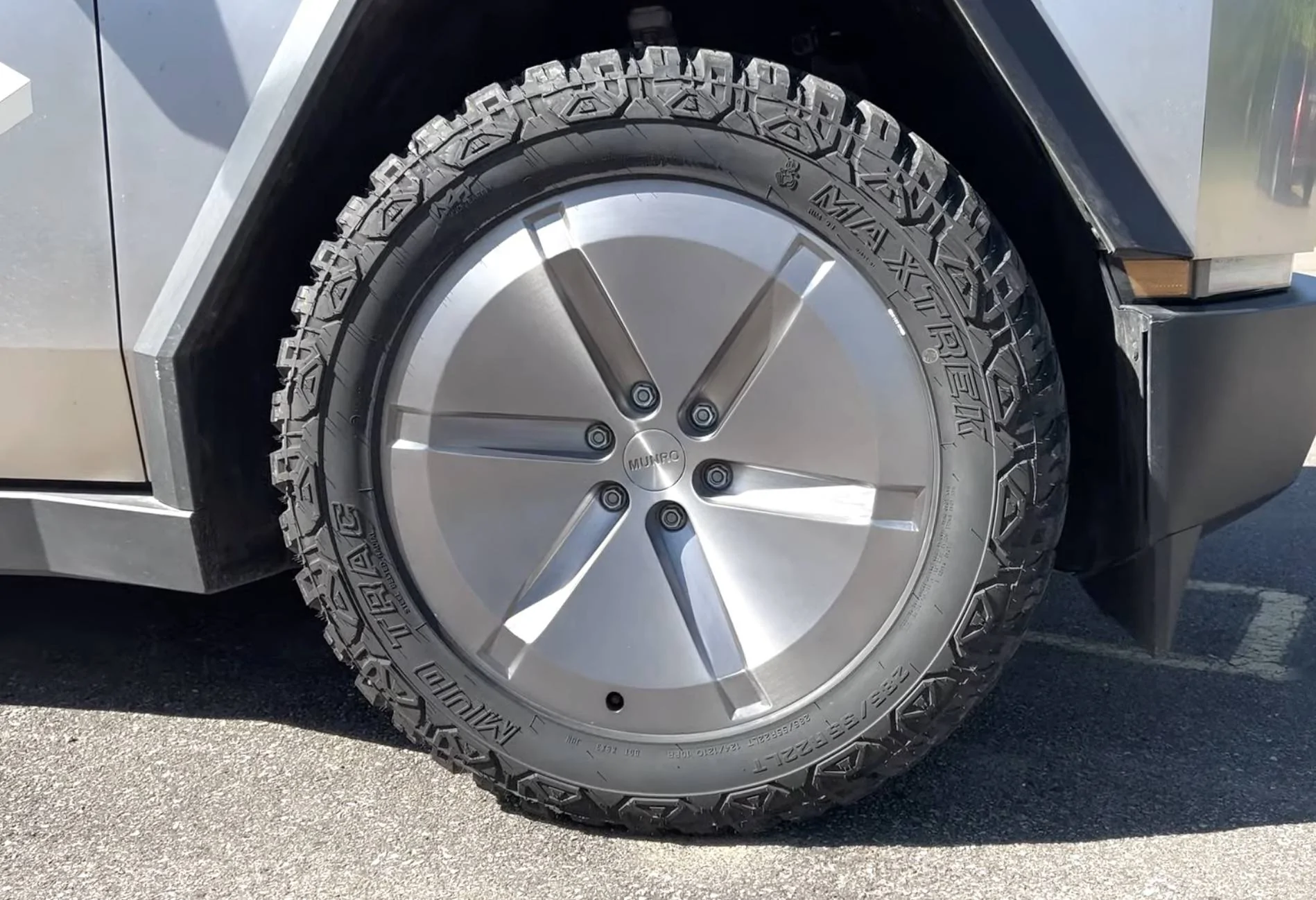 Tesla Cybertruck Sandy Munro Delta Wheels (Bulletproof Toughness) Launched for Cybertruck - $4000 Sandy Munro Delta Wheels Cyberturck 2