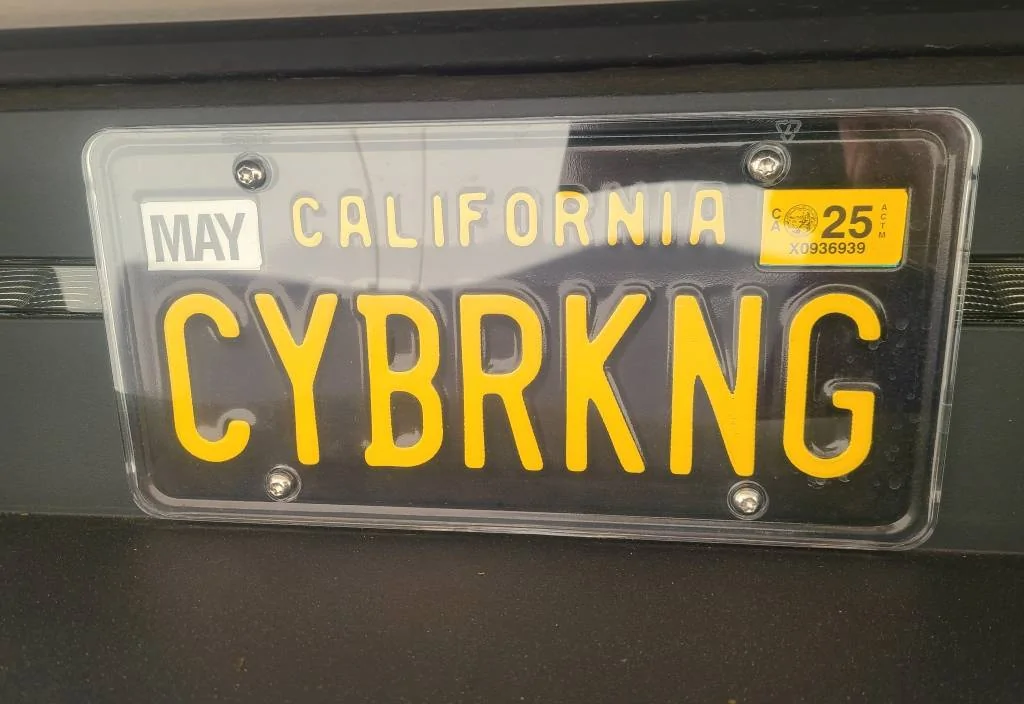 Tesla Cybertruck License plate screws/holes not standard? Cybertruck rear plate mounting