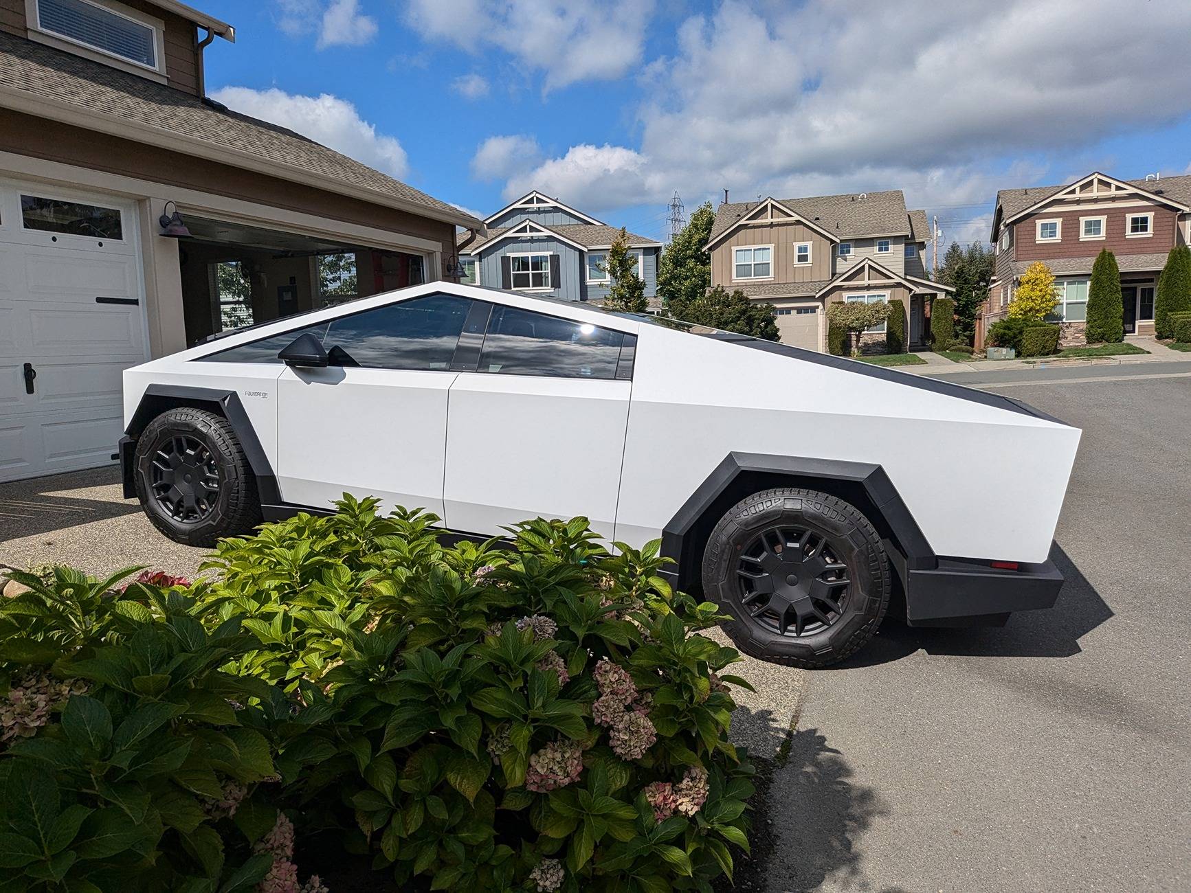 Tesla Cybertruck WHITE Vinyl Wrap & PPF Cybertruck -- Photos & Videos PXL_20240916_210321580