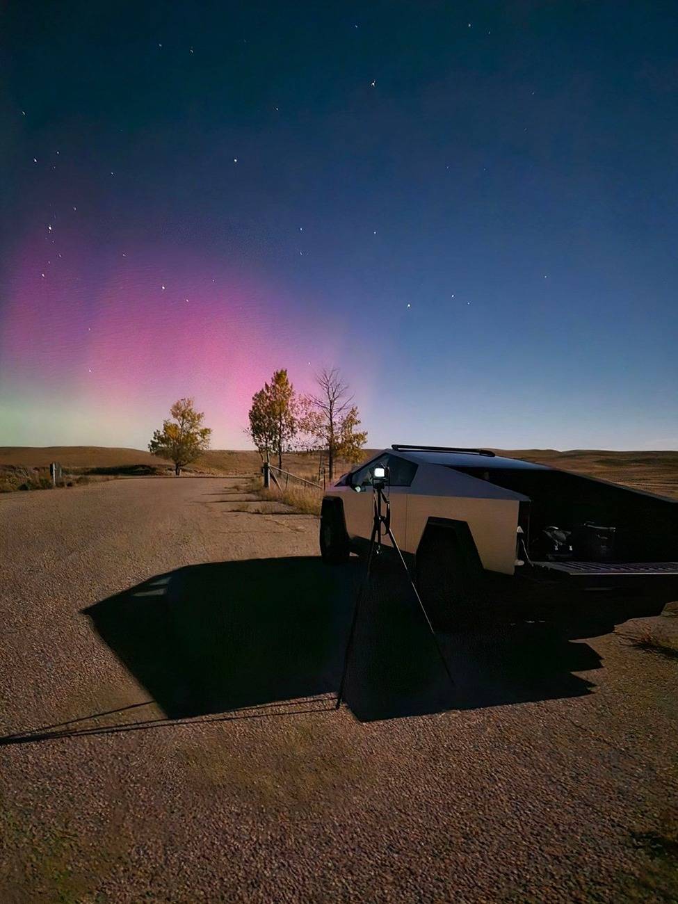 Tesla Cybertruck Daily random Cybertruck photos thread - Post Yours! 📸 🤳 cybertruck northern lights 4