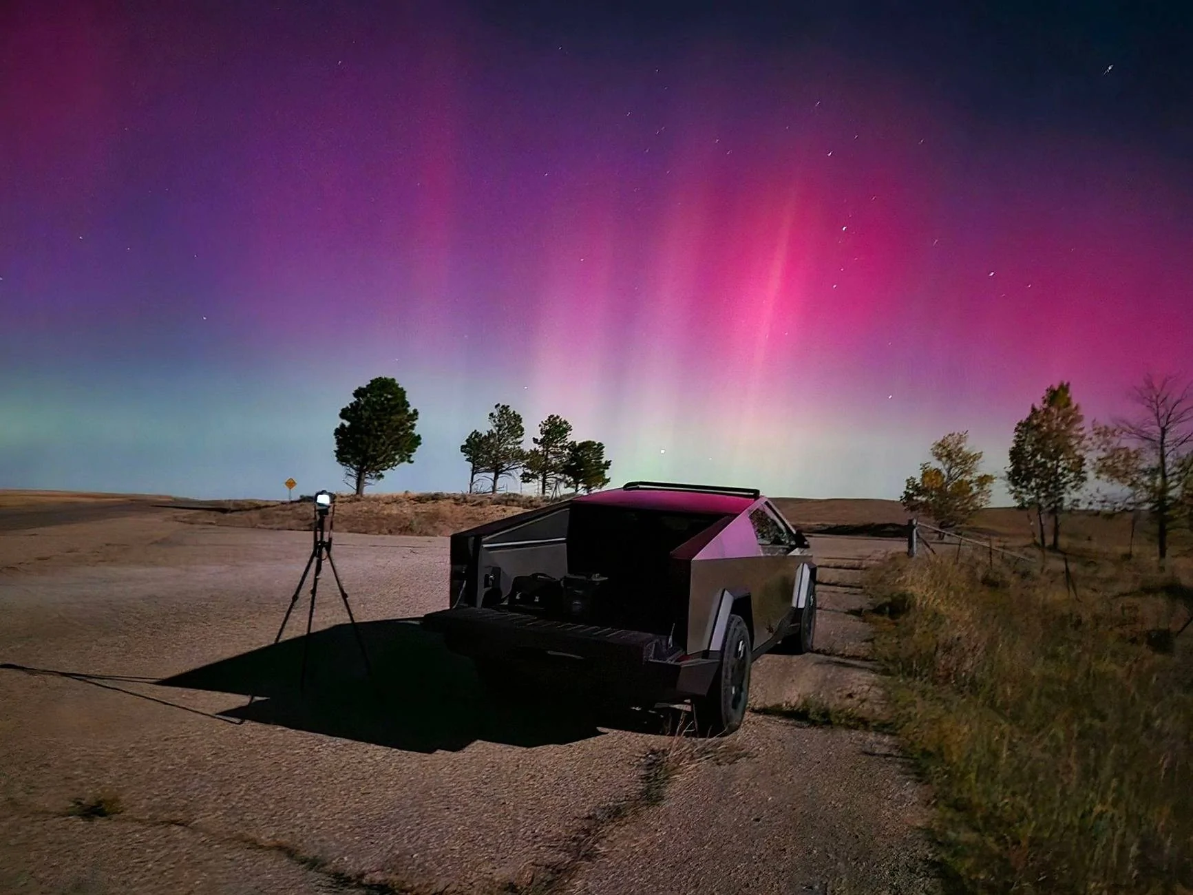 Tesla Cybertruck Daily random Cybertruck photos thread - Post Yours! 📸 🤳 cybertruck northern lights 2