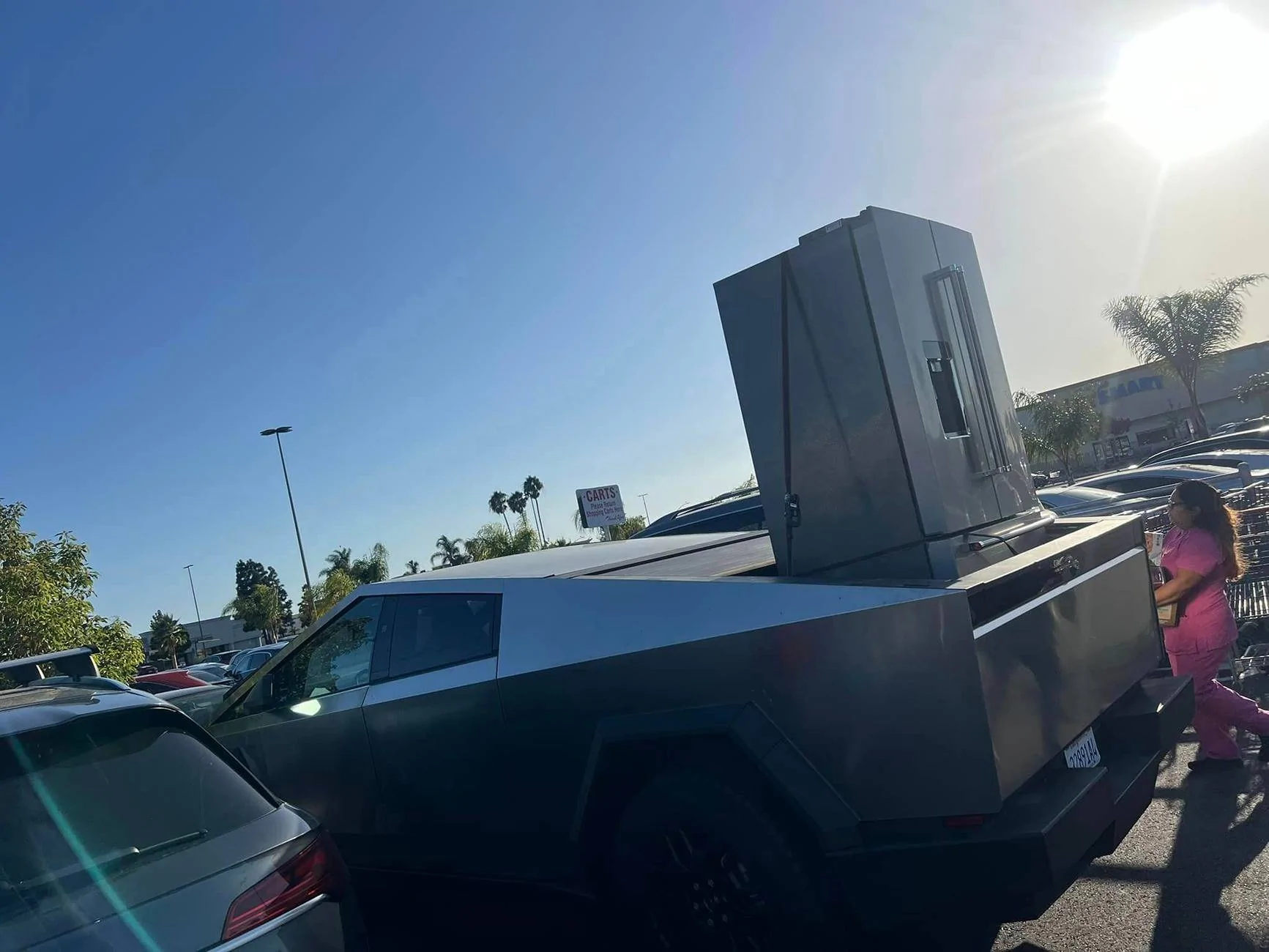 Tesla Cybertruck What Are You Hauling in your Cybertruck? 🦾 👷‍♂️ refirgerator in cybertruck bed 2
