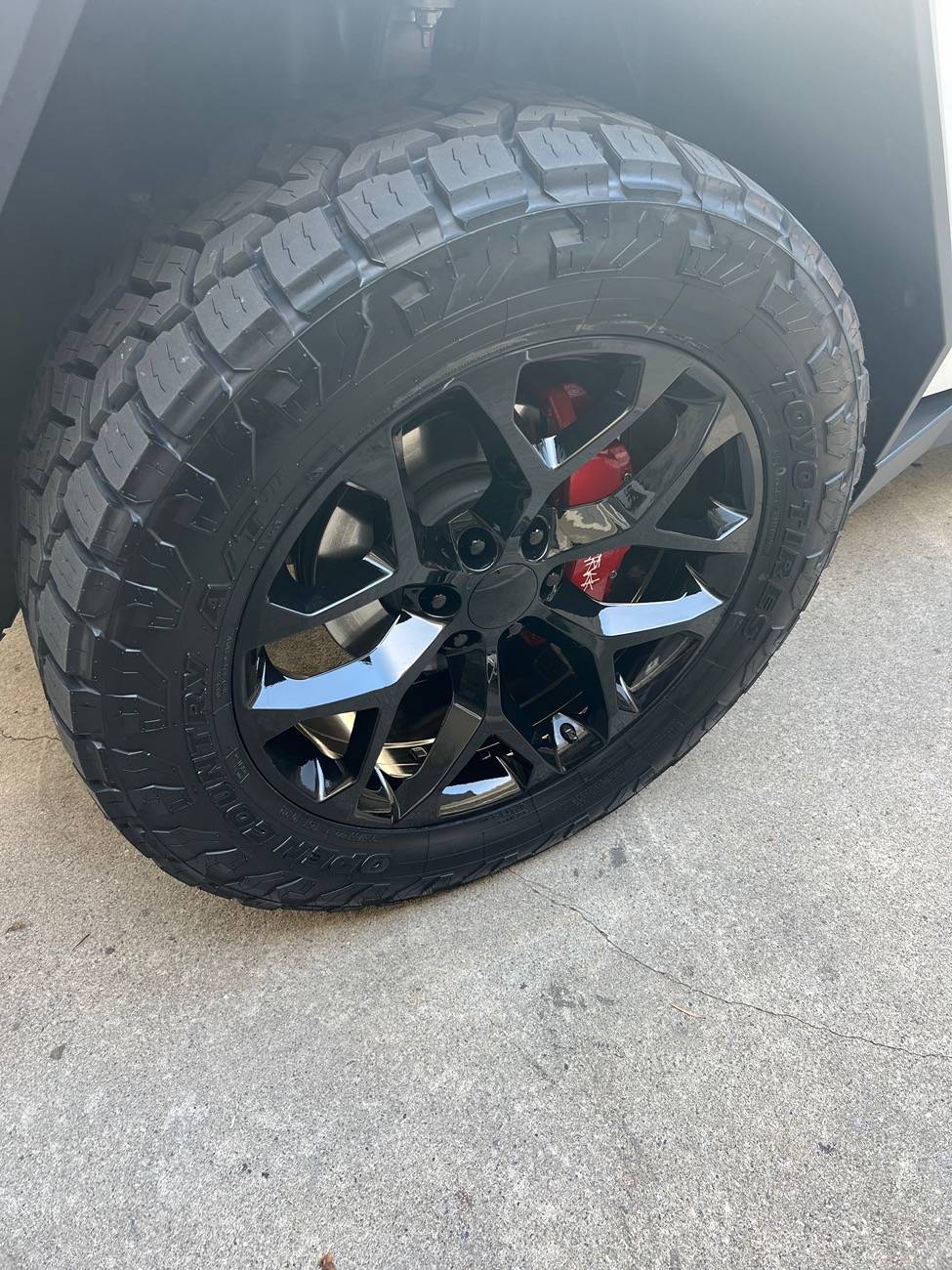 Tesla Cybertruck Wheels and tires 363 miles IMG_5831