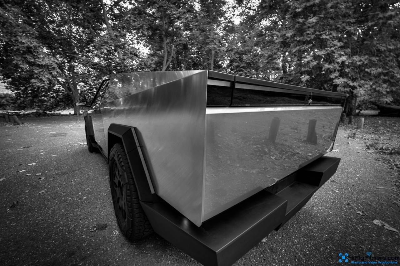 Tesla Cybertruck CAUTION!!! PRO PHOTOGRAPHER IS OBSESSED!!! Jase's Cyber-4 Lar
