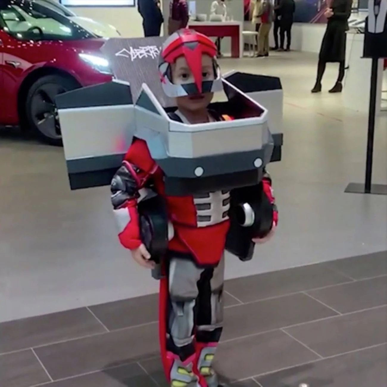 Tesla Cybertruck 🎃 Halloween Cybertrucks! 👻 kostuem-transformer-cybertruck