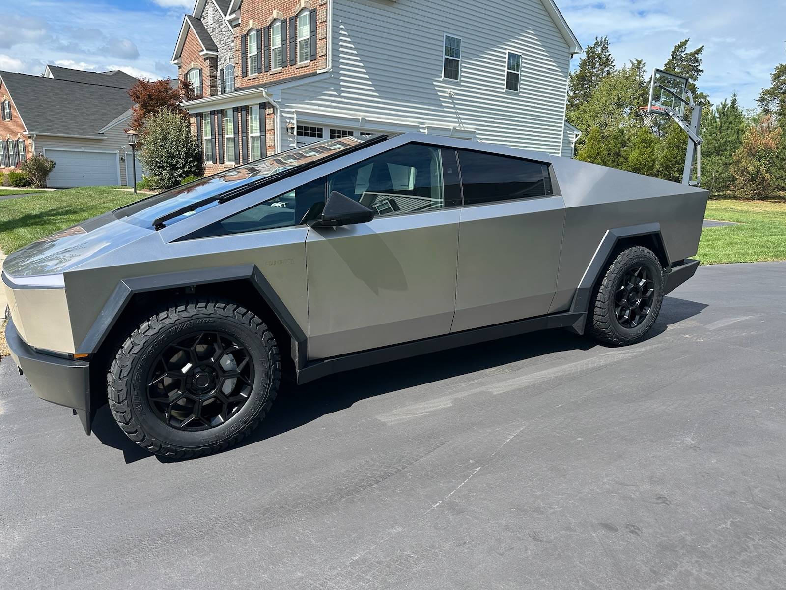 Tesla Cybertruck 20" Tsportline Lightweight Wheels + KO2 Tires Less Efficient by 11% (vs. Stock) 1000003196