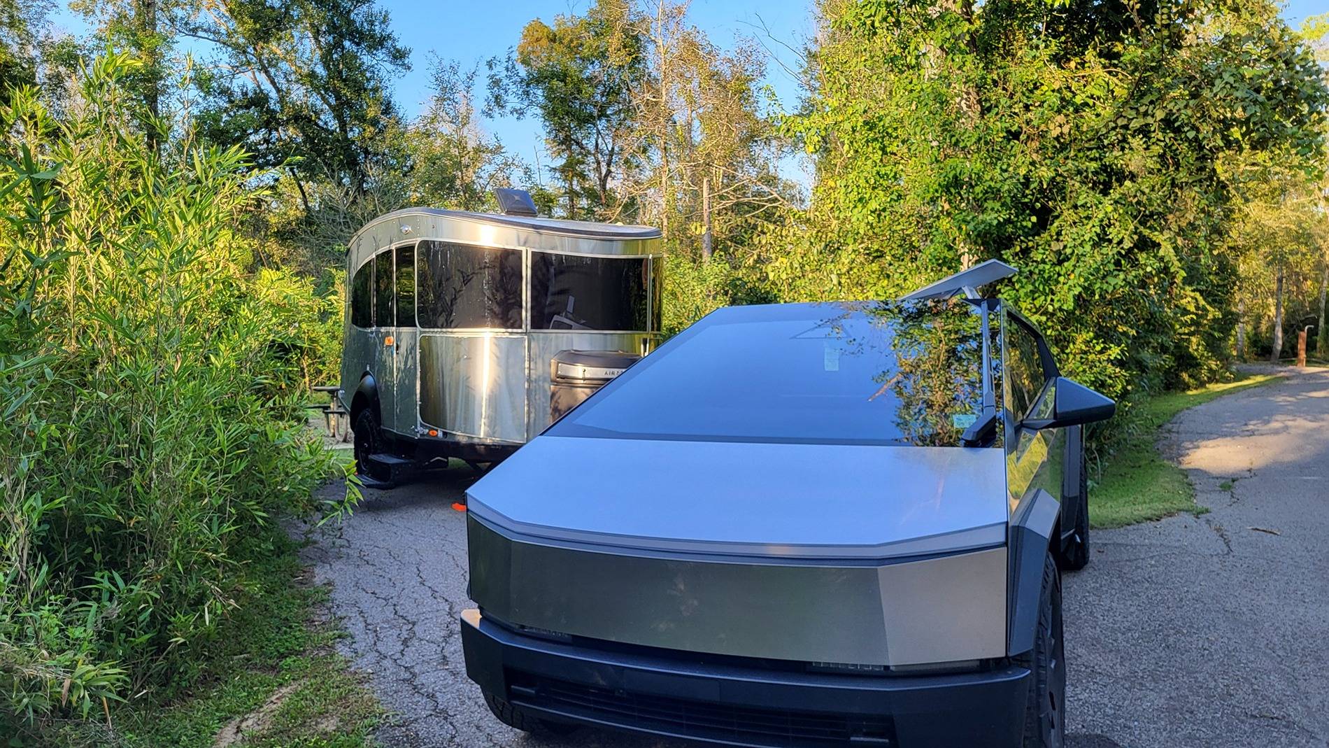Tesla Cybertruck ~200 mile range towing Airstream 1000006021