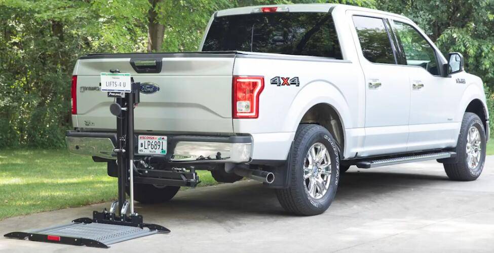 Tesla Cybertruck Cyber "Truck" Towing Question:  hitch receiver is designed to support vertical loads up to 160 lb (72 kg)? 1726959681286-ci