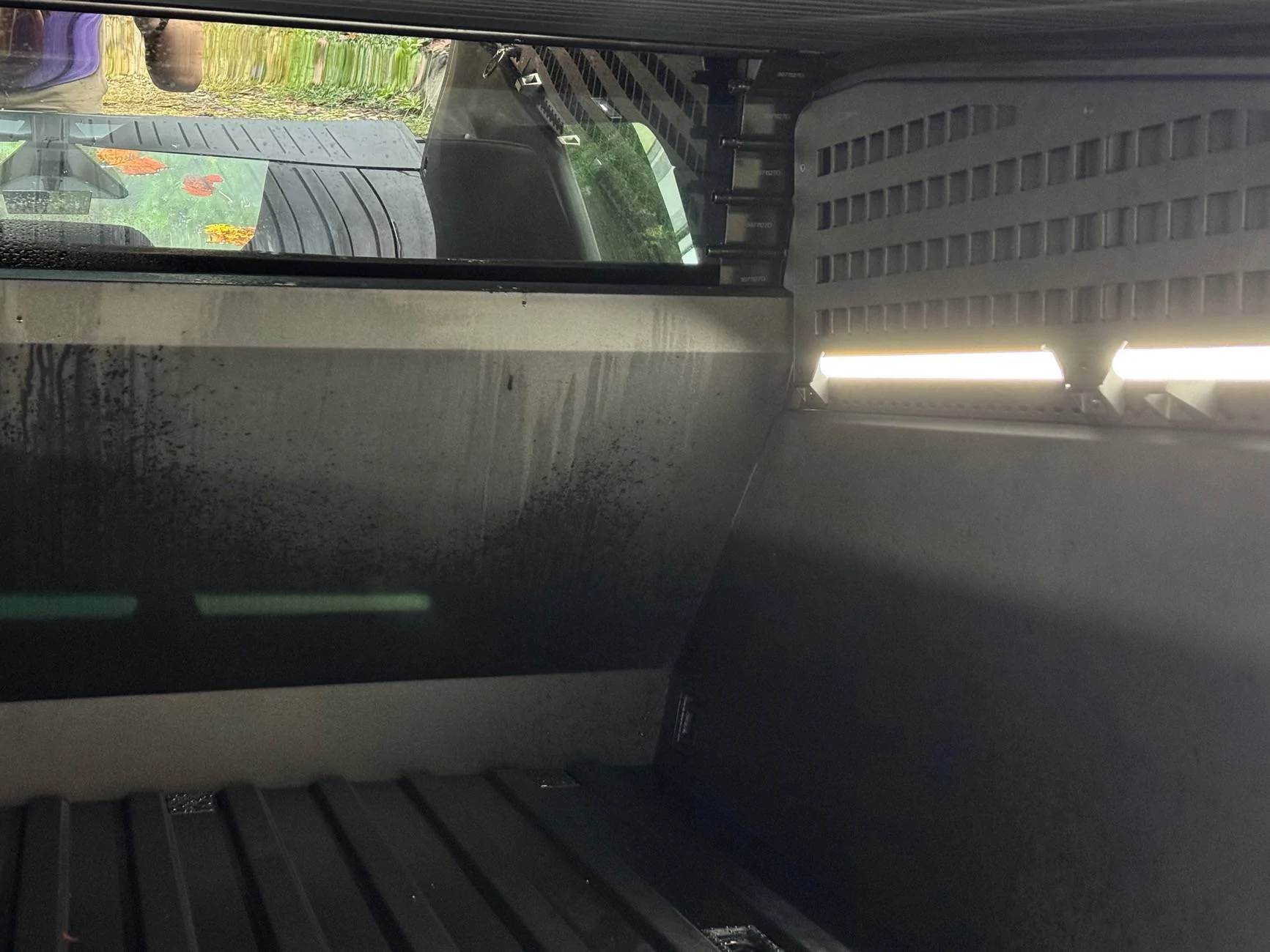 Tesla Cybertruck Vault cover question - missing piece? IMG_5252
