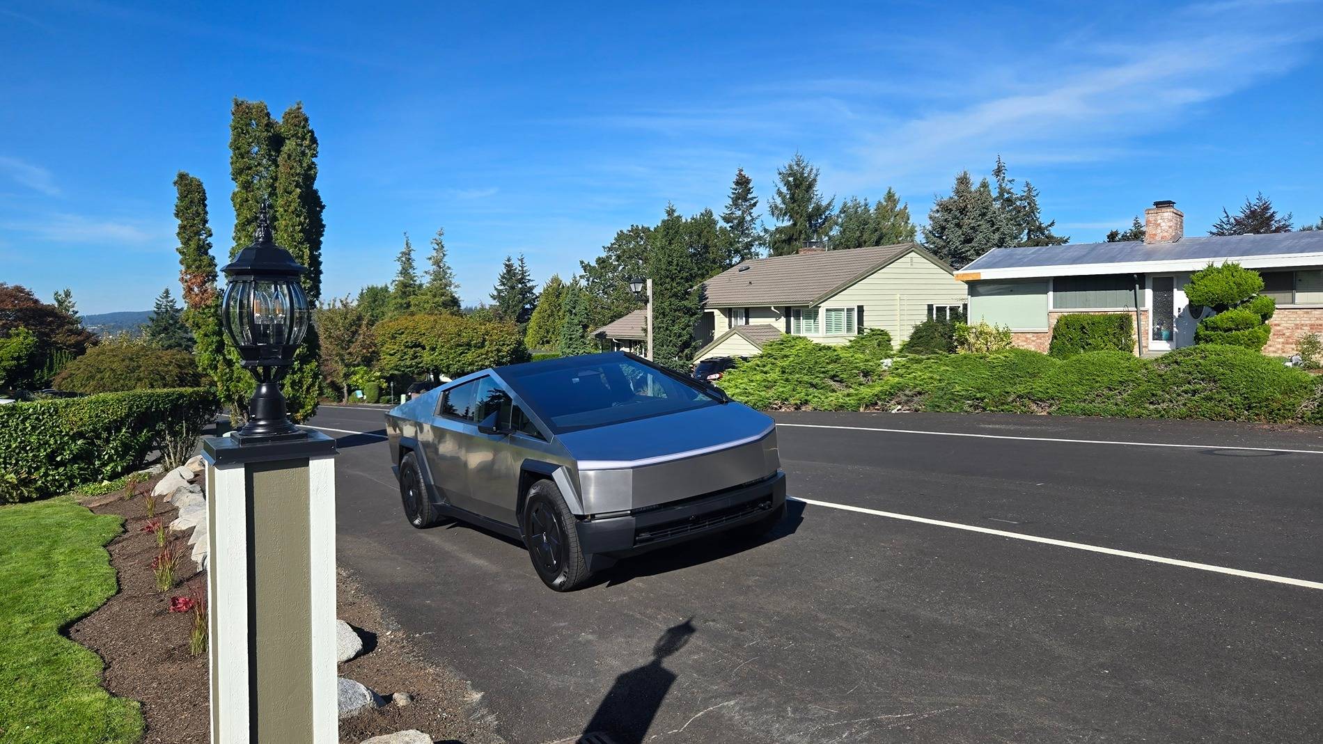 Tesla Cybertruck Cyberbeast waiting room ⏳ 20240921_154614