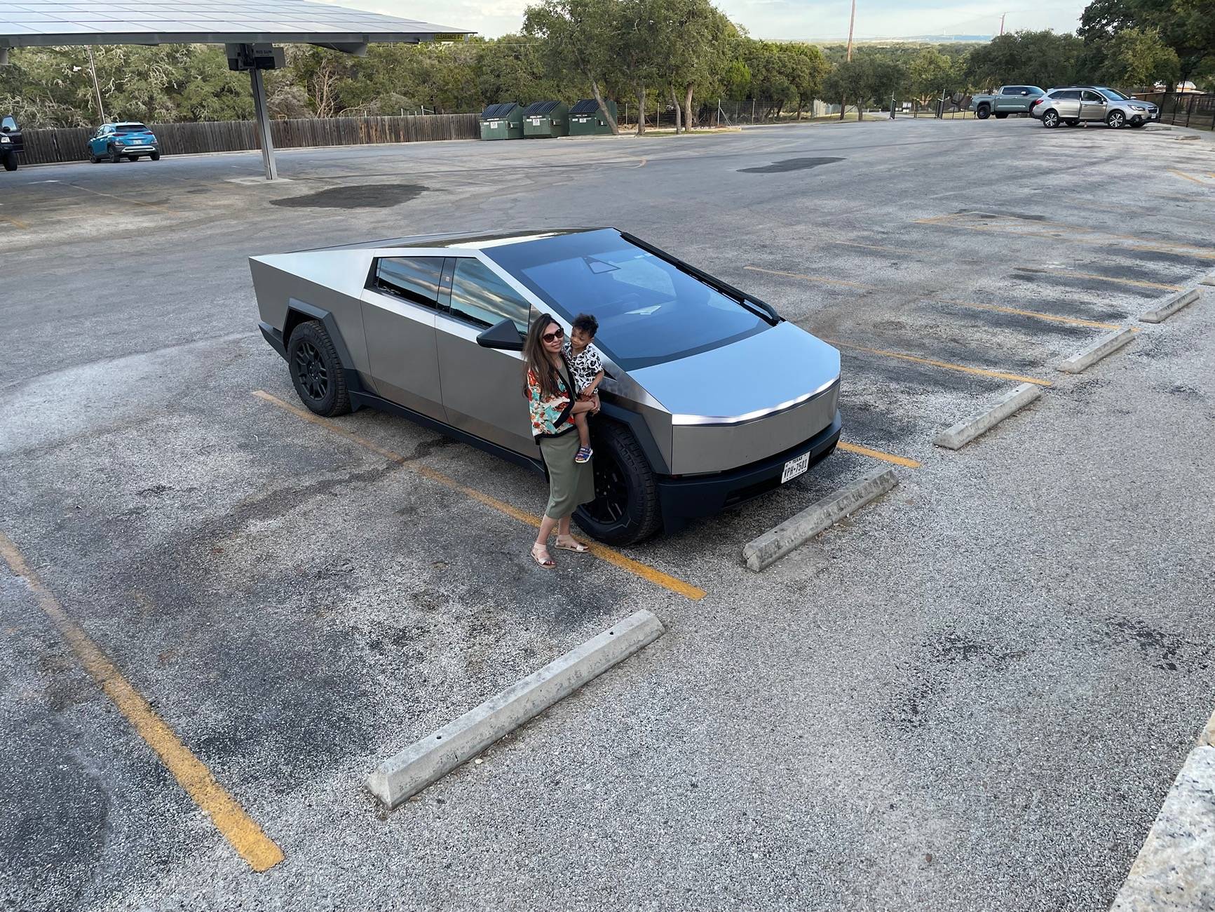 Tesla Cybertruck Cybertruck at the San Antonio Safari Zoo 📐🦒 How Animals React IMG_7502