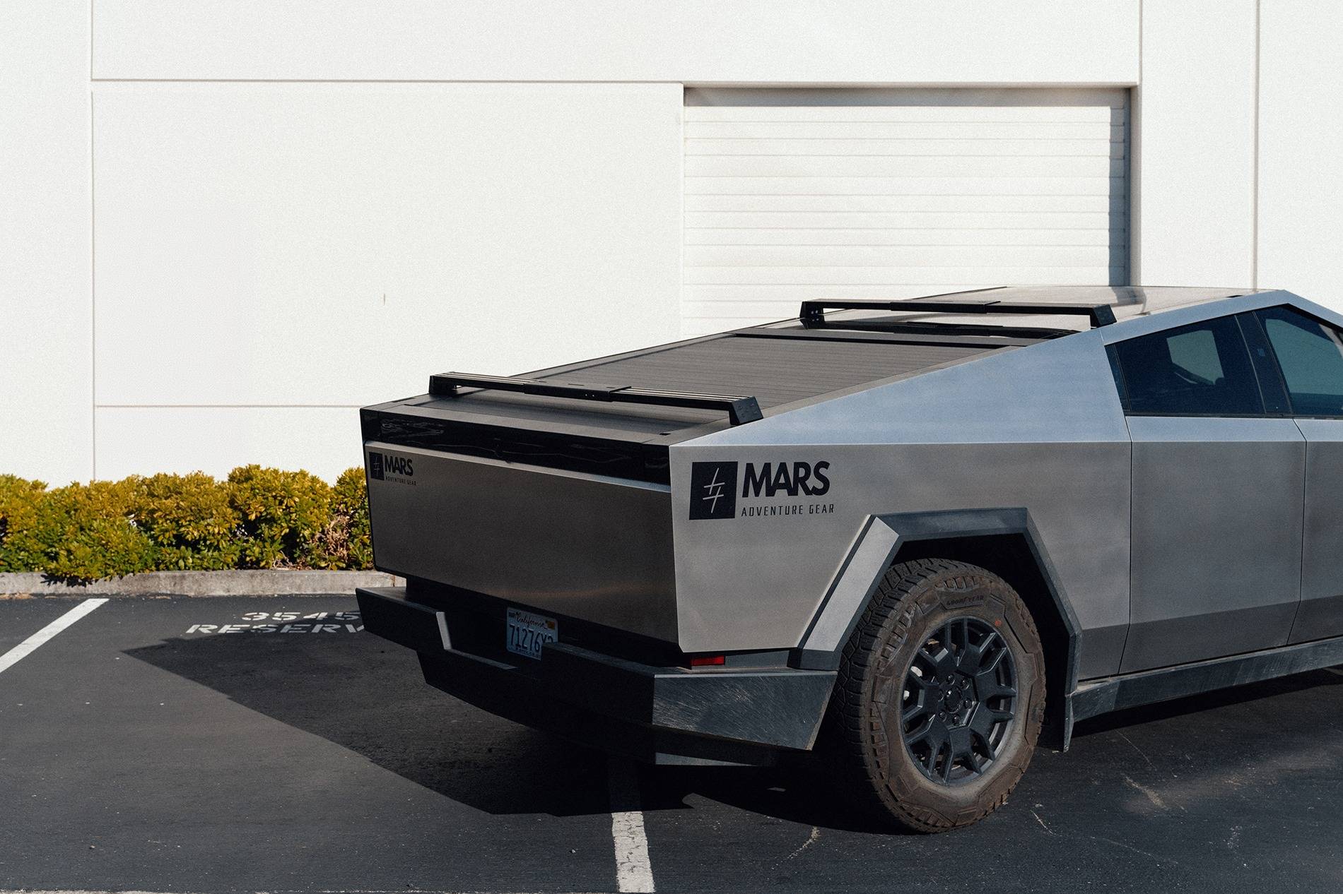 Tesla Cybertruck Cybertruck Crossbars by Mars Adventure Gear Video Review CROSSBAR_004