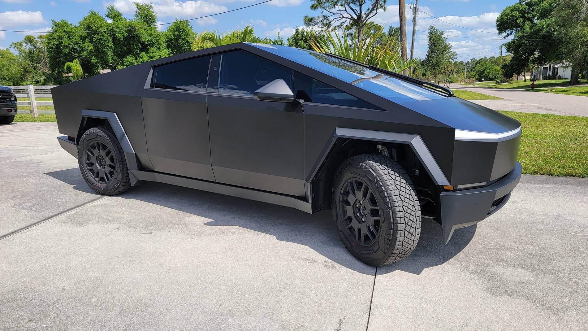 Tesla Cybertruck METAL / SILVER / TITANIUM / STEEL Vinyl Wrap & PPF Cybertruck -- Photos & Videos inbound1642041420554111646