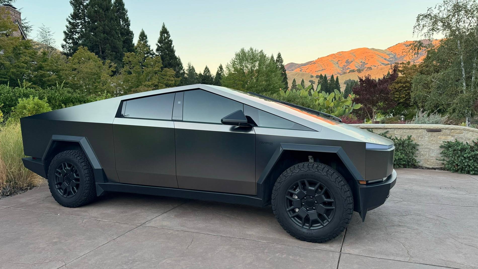 Tesla Cybertruck Stek DYNOchrome Black Matte - Chrome Finish PPF Wrap on Cybertruck Cybertruck Stek DYNOchrome Black Matte - Chrome Finish PPF Wrap 2