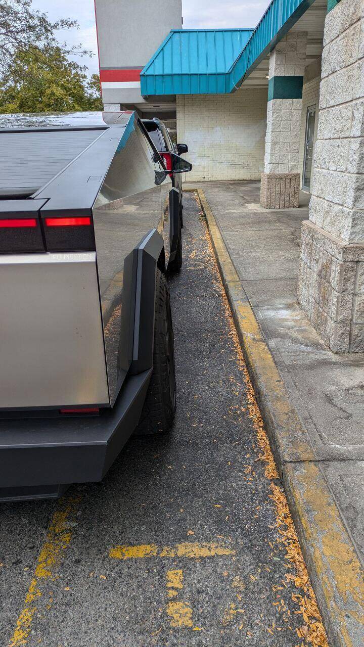 1727128244201-2q.jpg