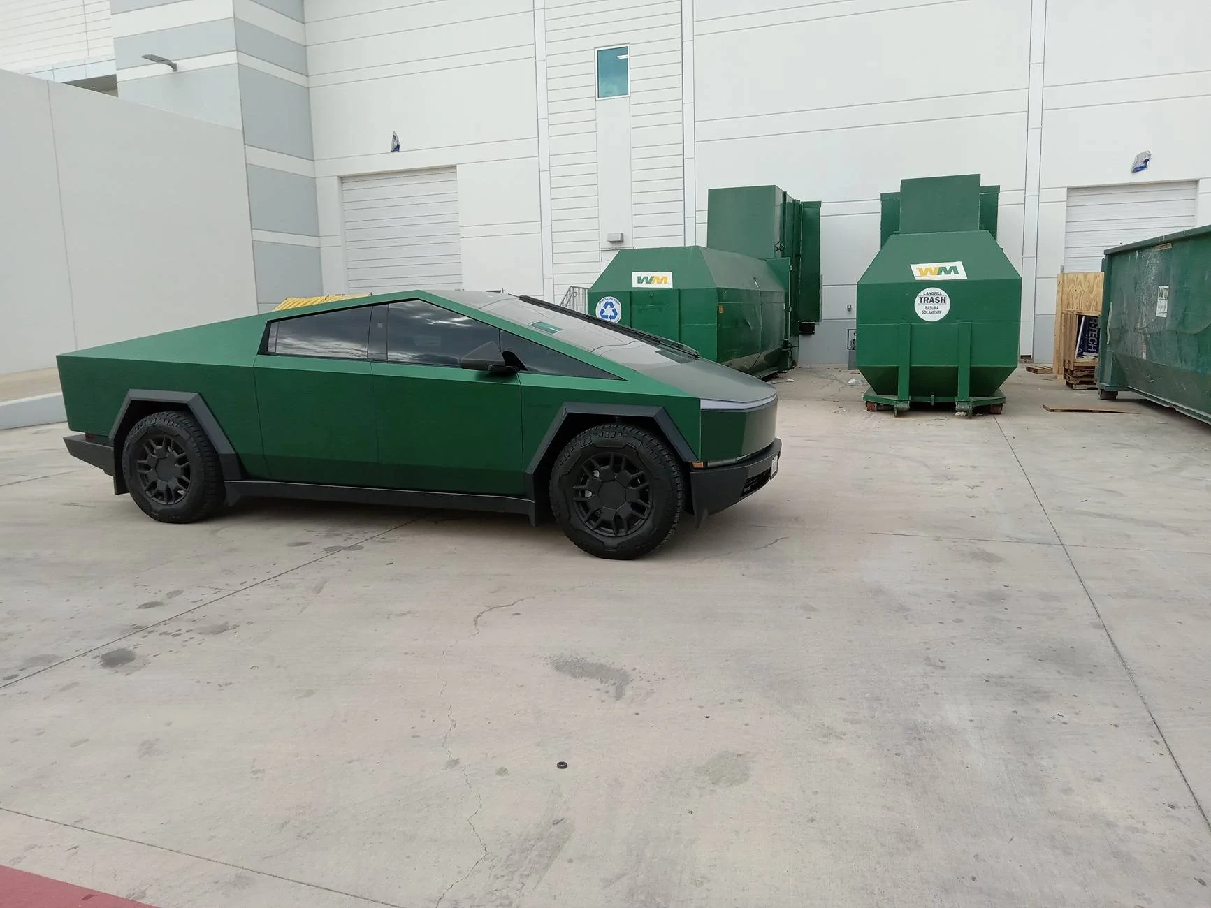Tesla Cybertruck GREEN Vinyl Wrap & PPF Cybertruck -- Photos & Videos 20240923_162914