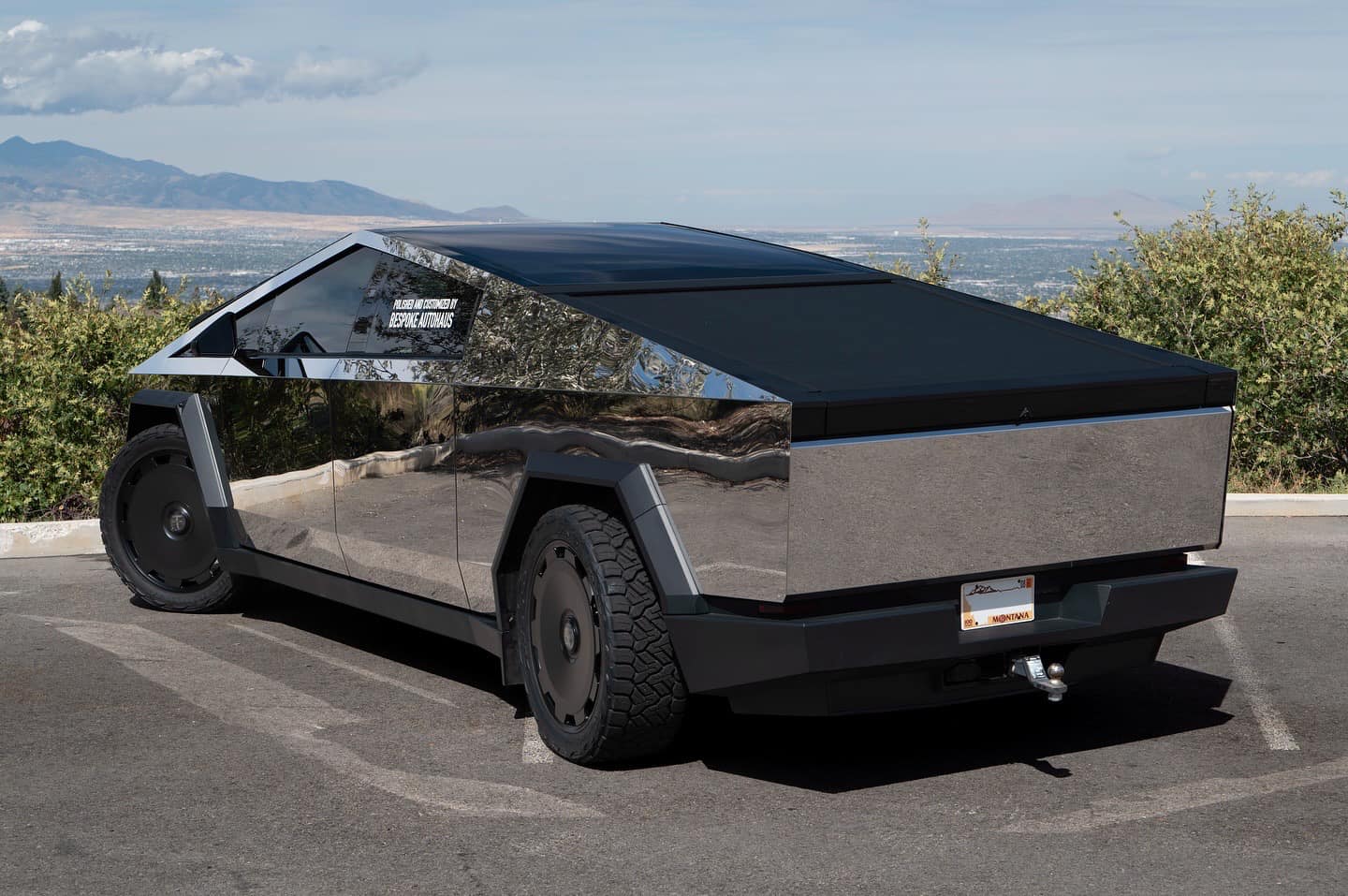 Tesla Cybertruck Polished Mirror Chrome Cybertruck w/ Black Aftermarket Dish Wheels (Action Video) 🤩 Polished Chrome Mirror Cybertruck w: Black Aftermarket Wheels (in Motion) 4