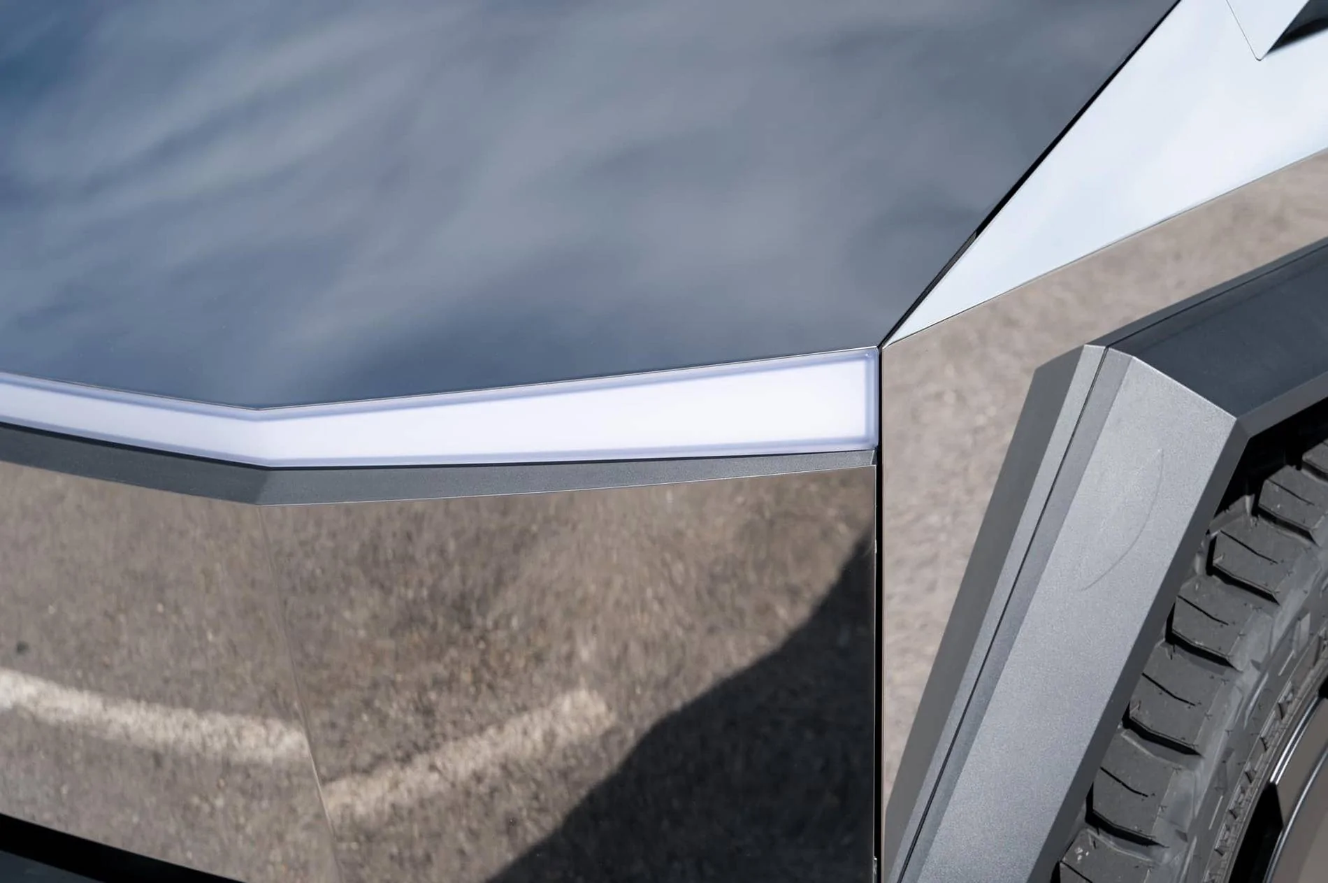 Tesla Cybertruck Polished Mirror Chrome Cybertruck w/ Black Aftermarket Dish Wheels (Action Video) 🤩 Polished Chrome Mirror Cybertruck w: Black Aftermarket Wheels (in Motion) 3