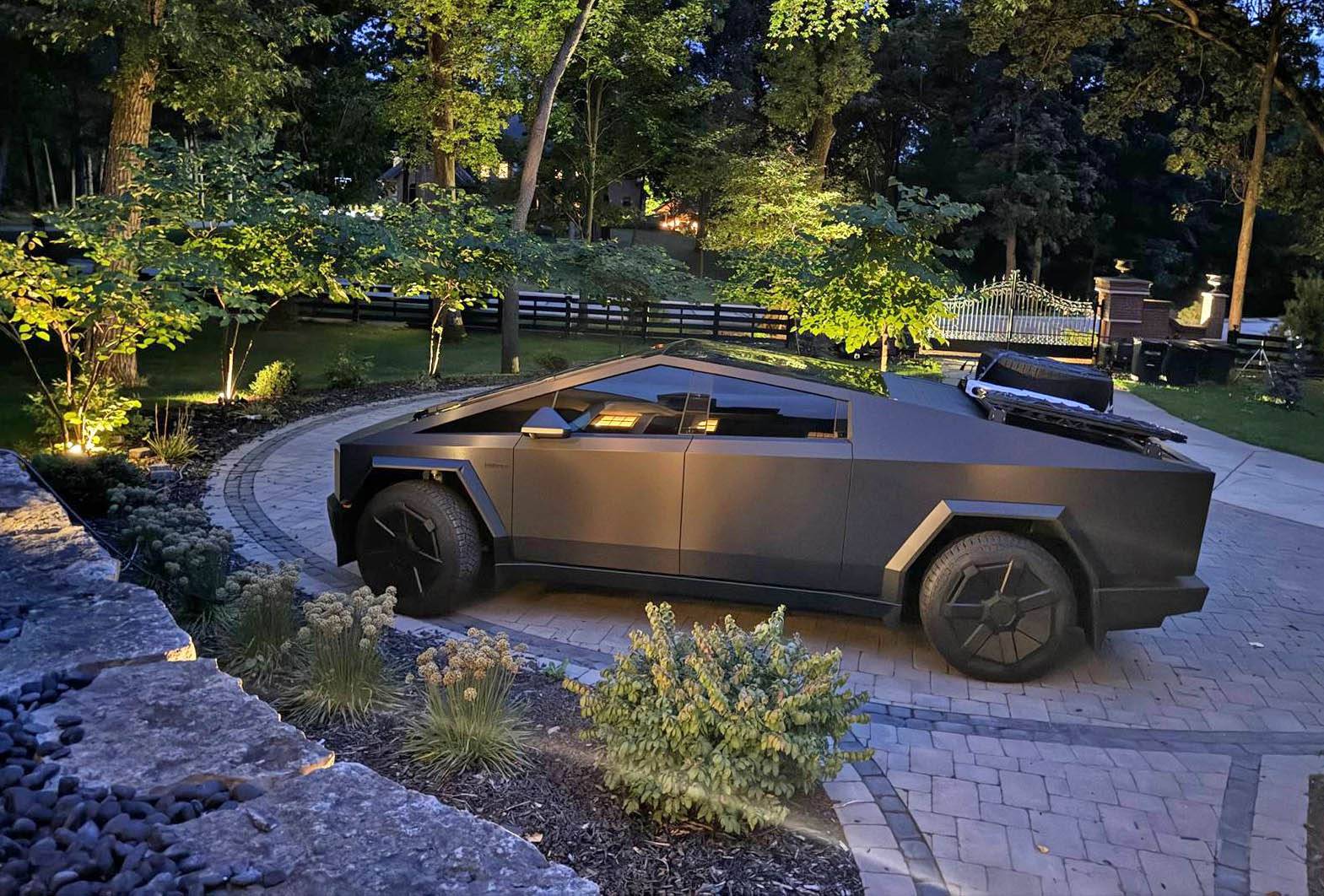 Tesla Cybertruck Military / Sporty / Elegant all in one IMG_4079