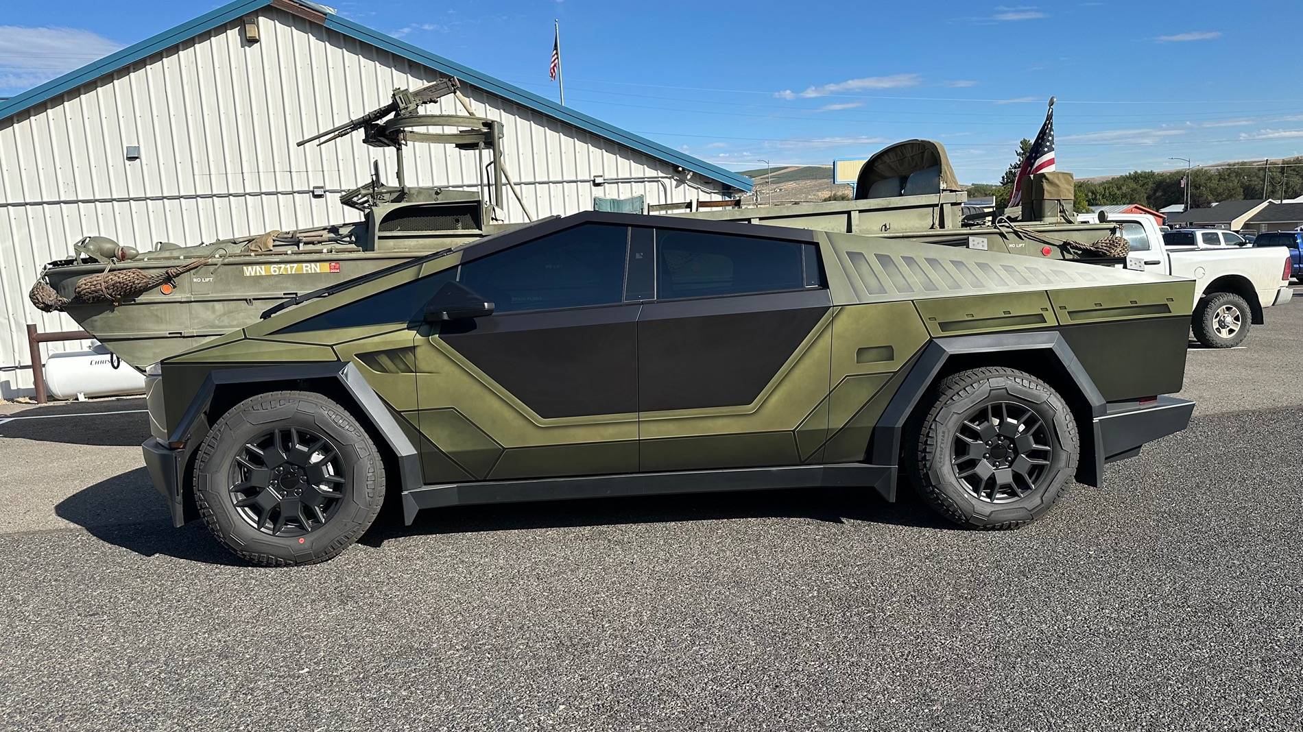 Tesla Cybertruck Daily random Cybertruck photos thread - Post Yours! 📸 🤳 IMG_1615