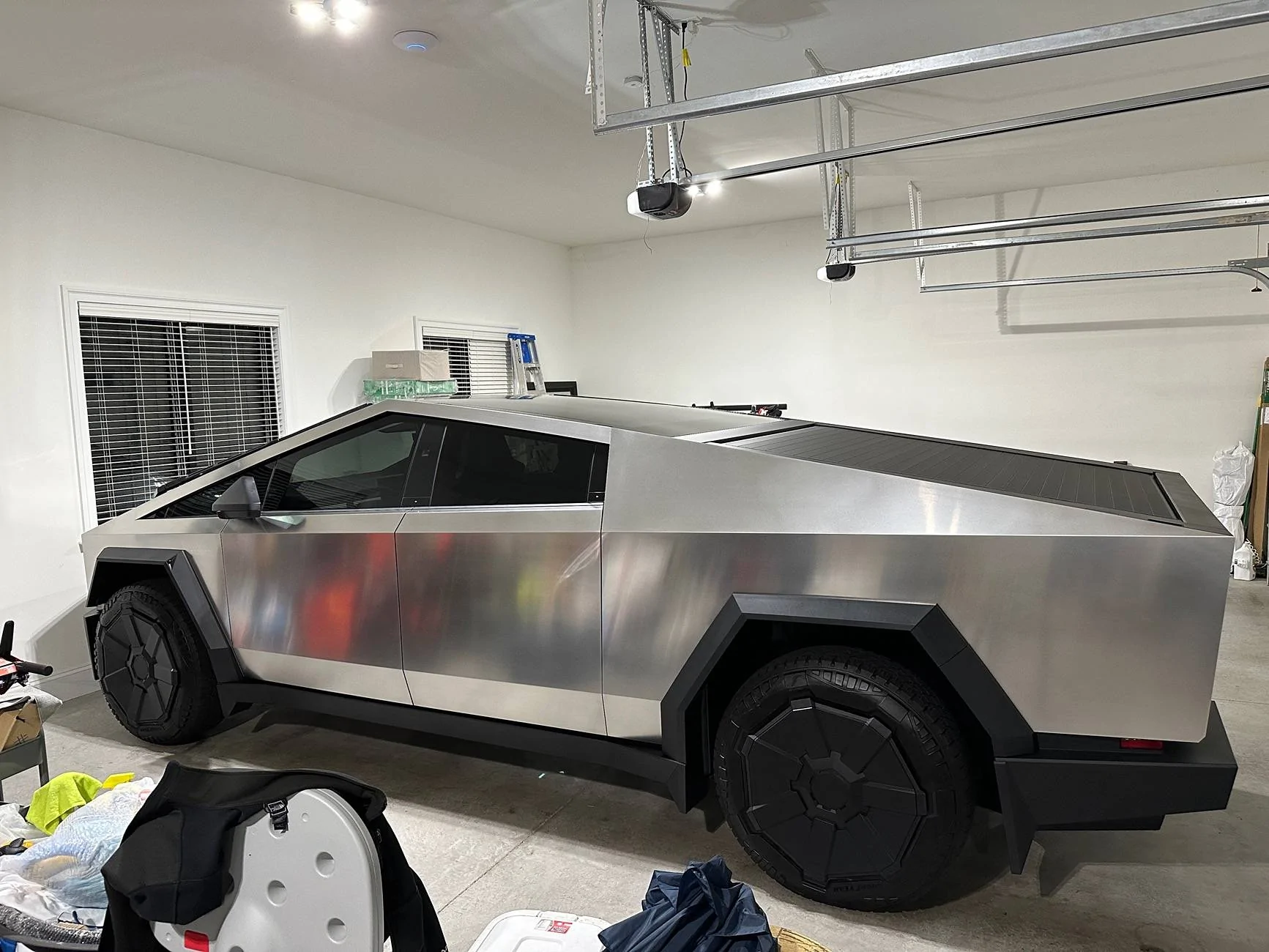 Tesla Cybertruck Cyberbeast waiting room ⏳ IMG_1577