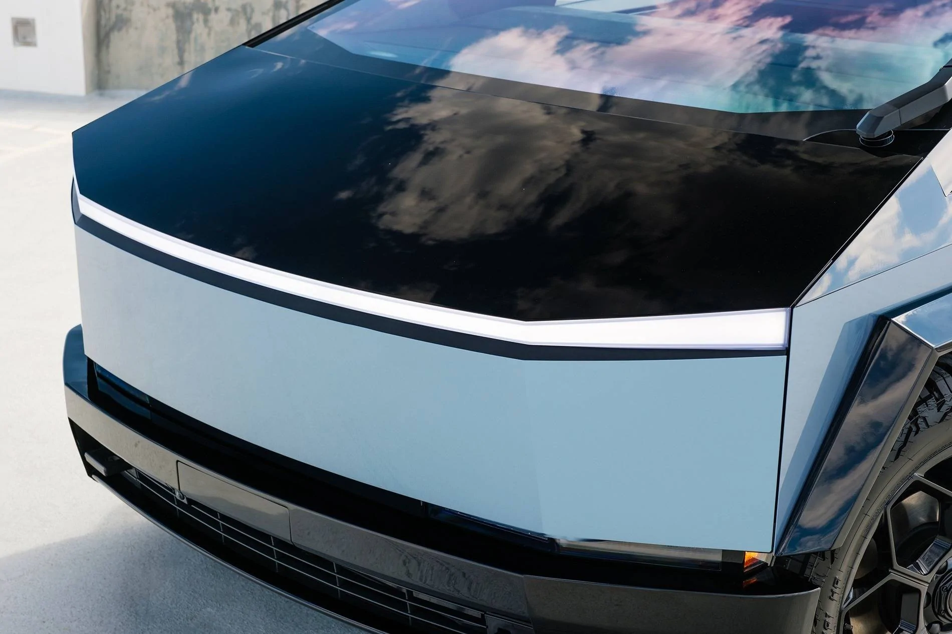 Tesla Cybertruck TWO-TONE / DUAL-TONE / MULTIPLE COLORS Vinyl Wrap & PPF Cybertruck -- Photos & Videos TMaxx Gloss Ice Blue and Hyper Black PPF, 2-tone color 6